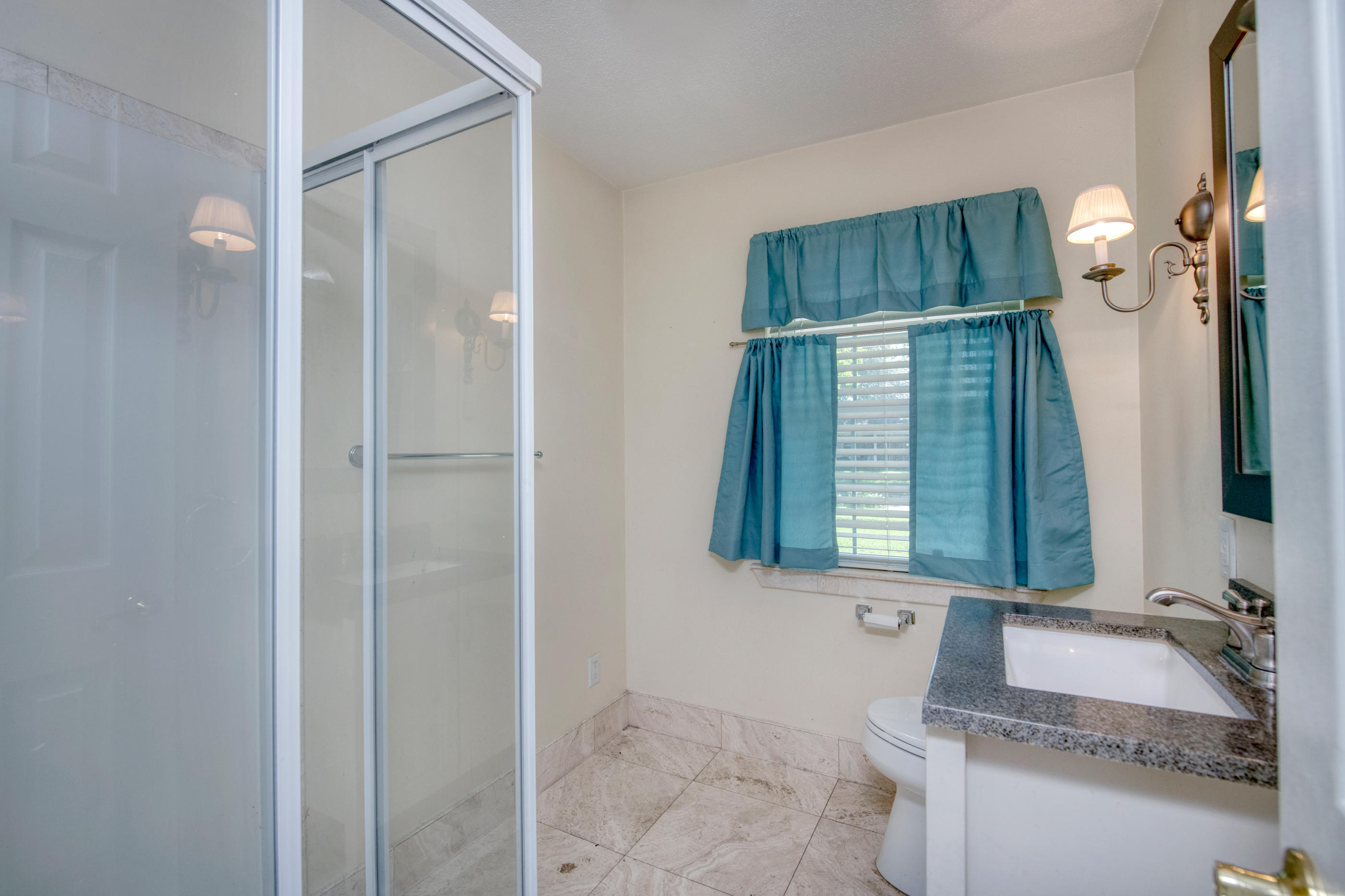 COUNTRY CLUB ESTATES 1ST ADDN - Residential