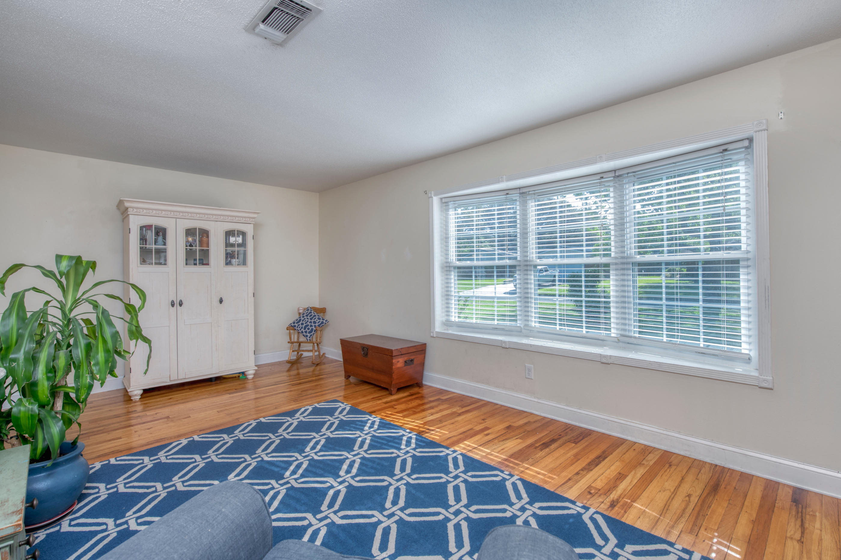 COUNTRY CLUB ESTATES 1ST ADDN - Residential