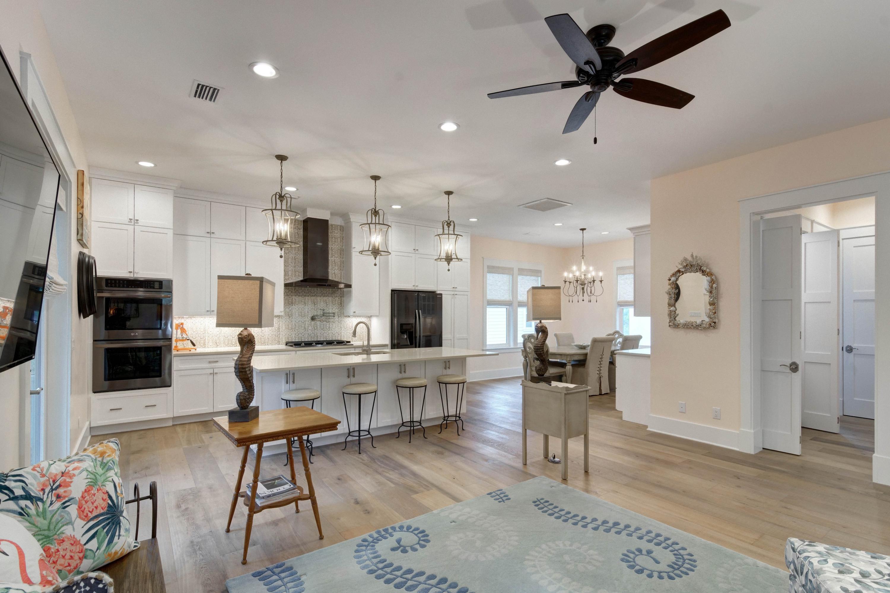 COTTAGES AT EASTERN LAKE - Residential