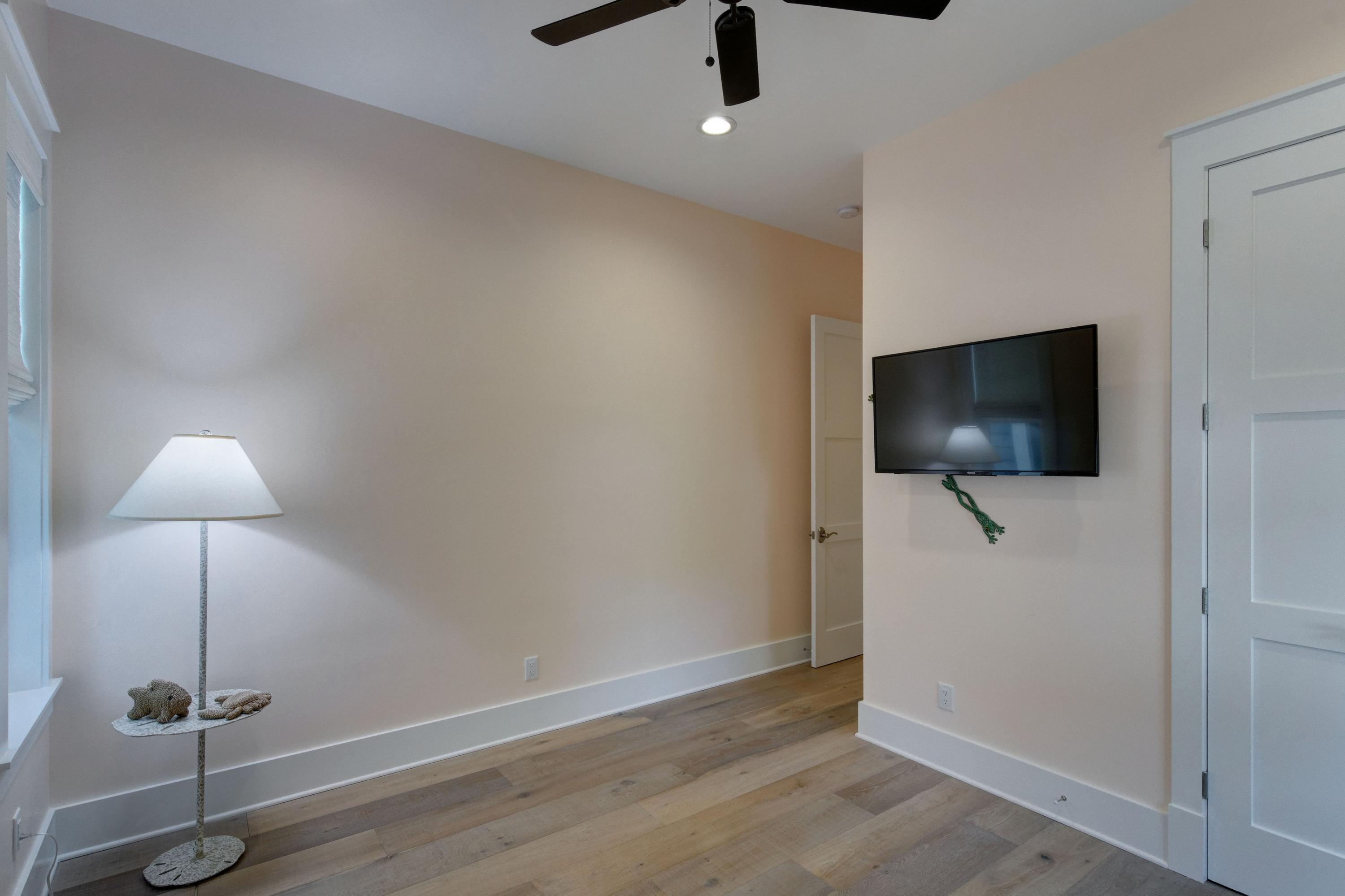 COTTAGES AT EASTERN LAKE - Residential