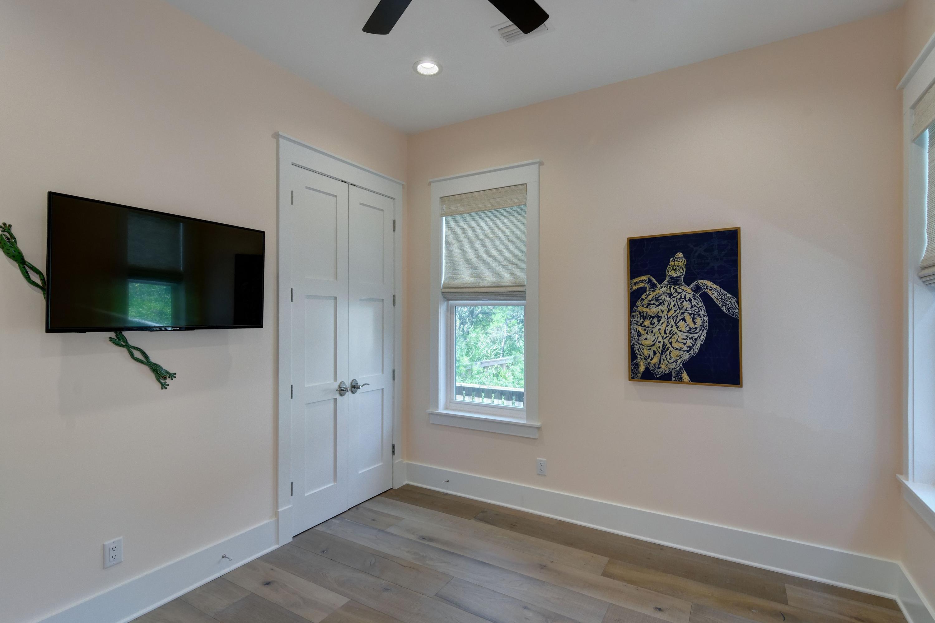 COTTAGES AT EASTERN LAKE - Residential