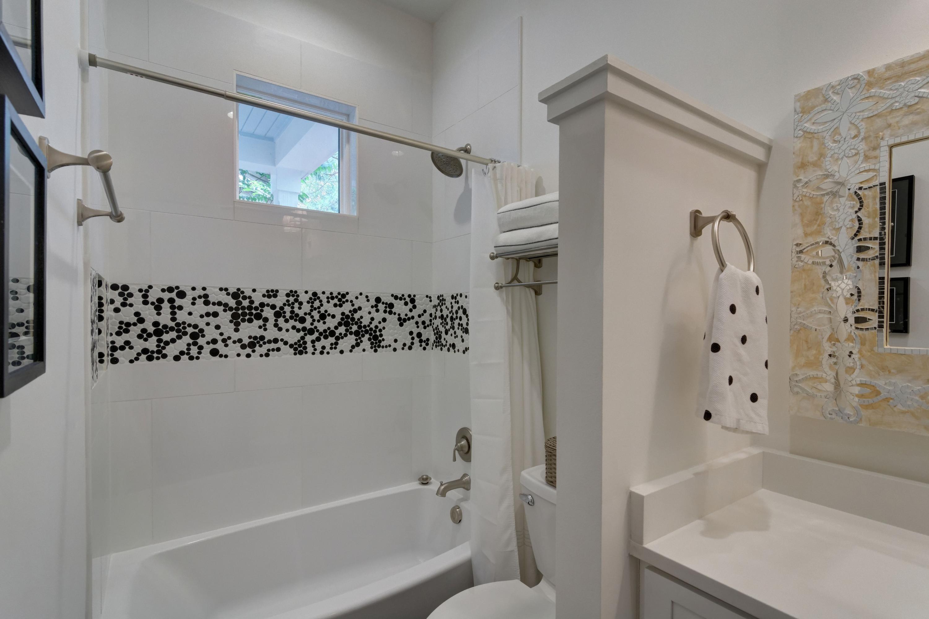 COTTAGES AT EASTERN LAKE - Residential