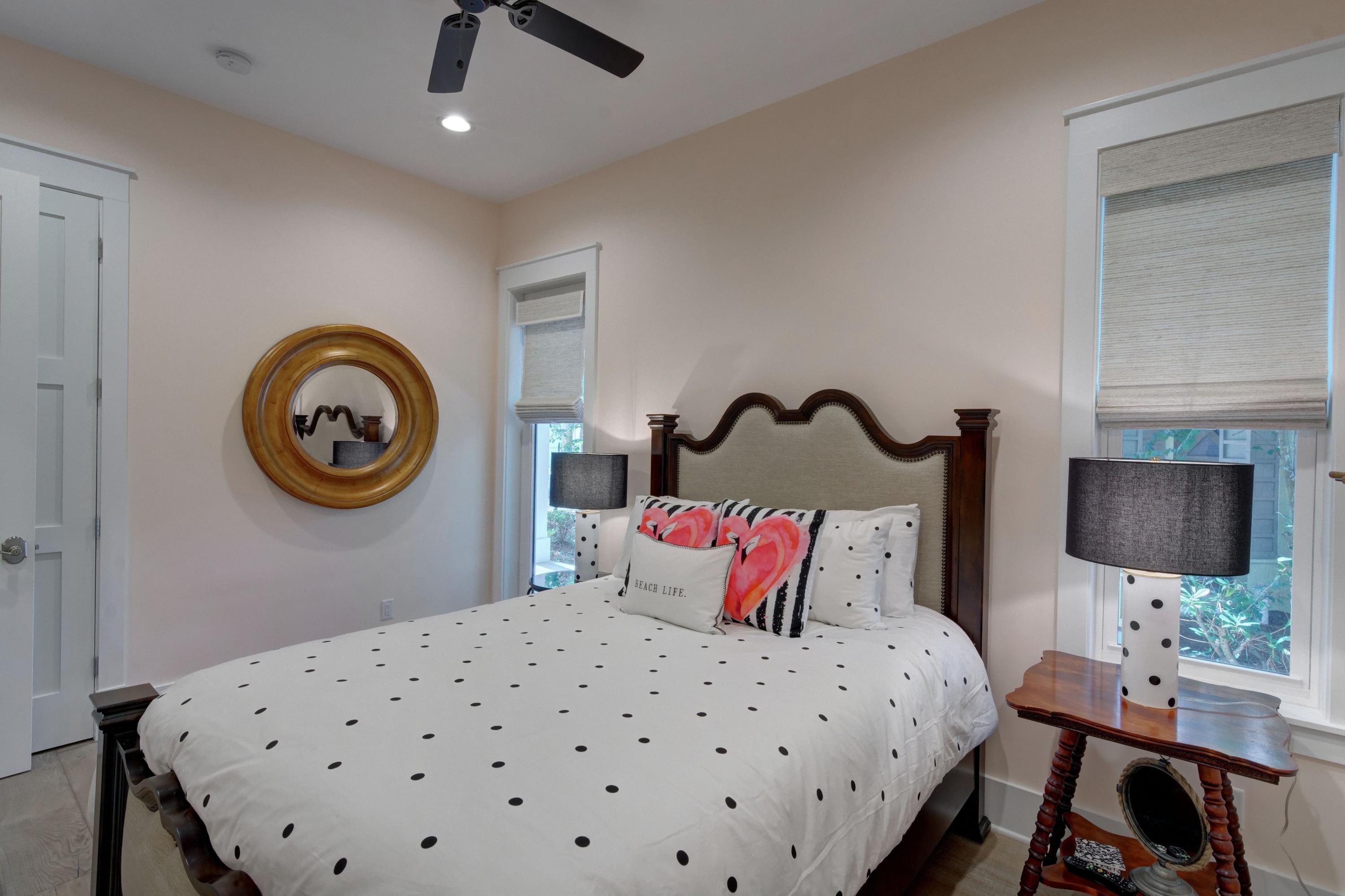 COTTAGES AT EASTERN LAKE - Residential