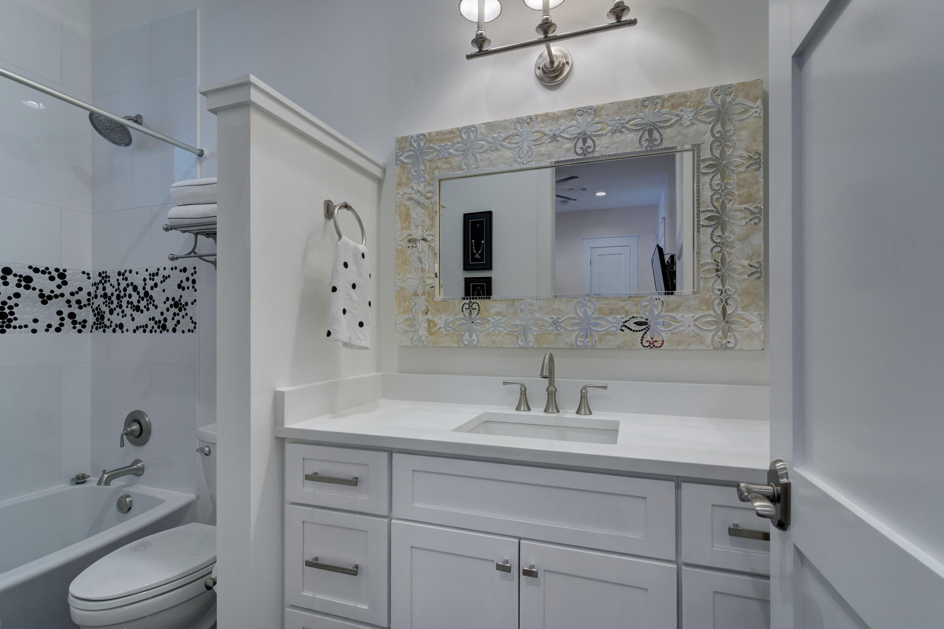 COTTAGES AT EASTERN LAKE - Residential