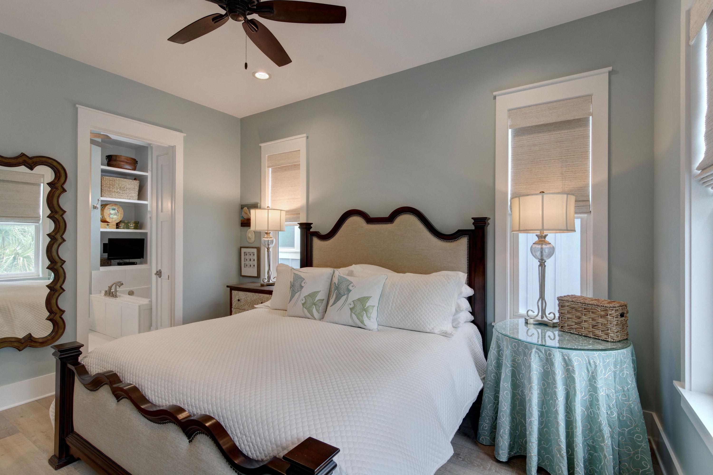 COTTAGES AT EASTERN LAKE - Residential