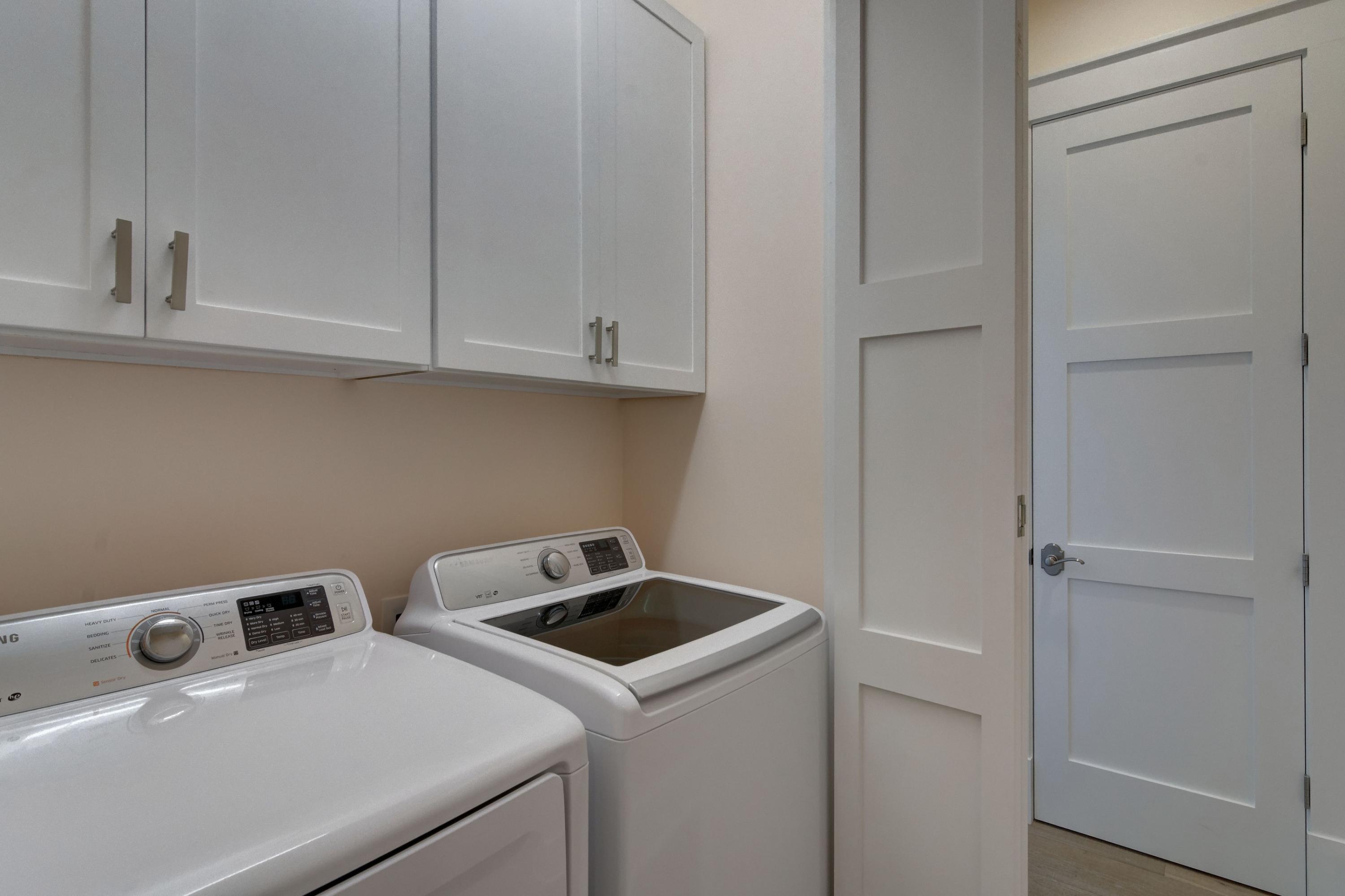 COTTAGES AT EASTERN LAKE - Residential