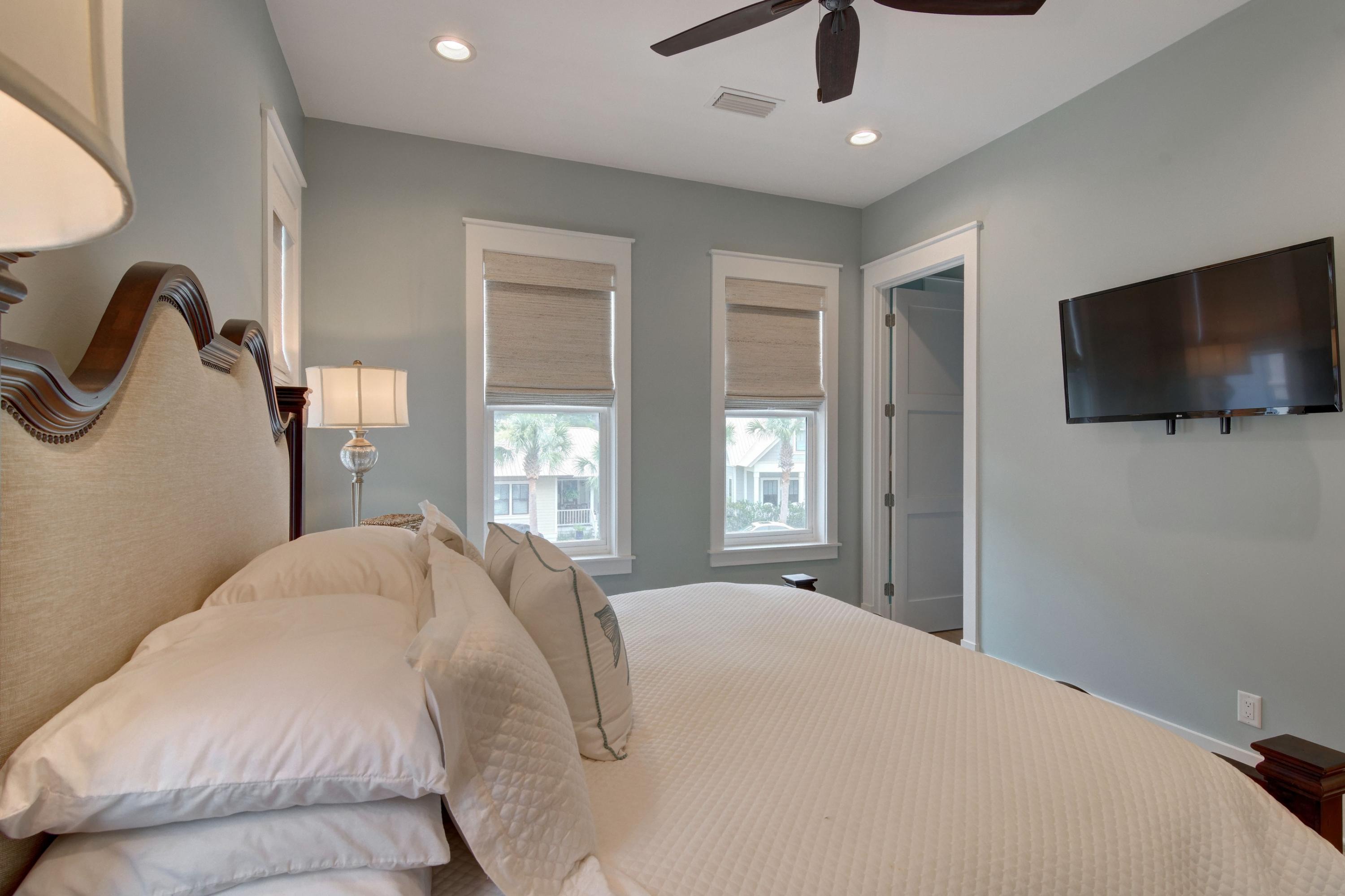 COTTAGES AT EASTERN LAKE - Residential