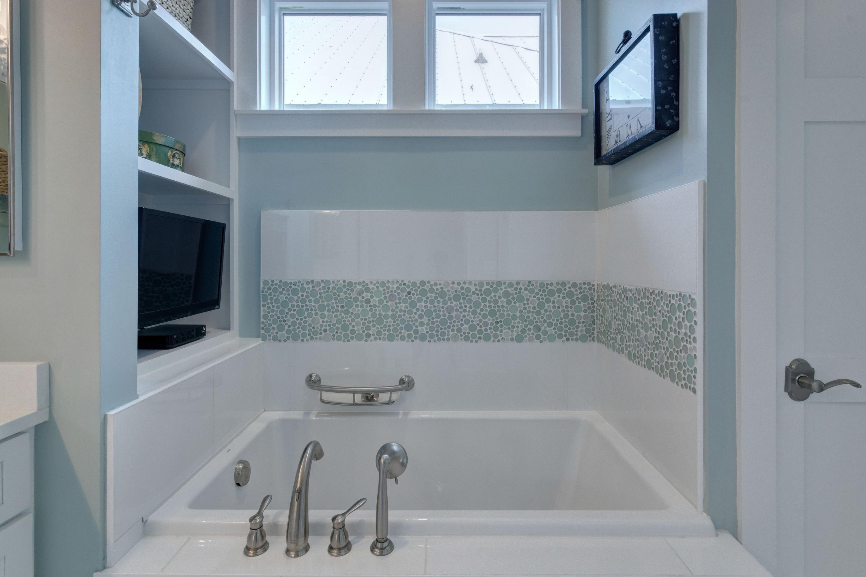 COTTAGES AT EASTERN LAKE - Residential