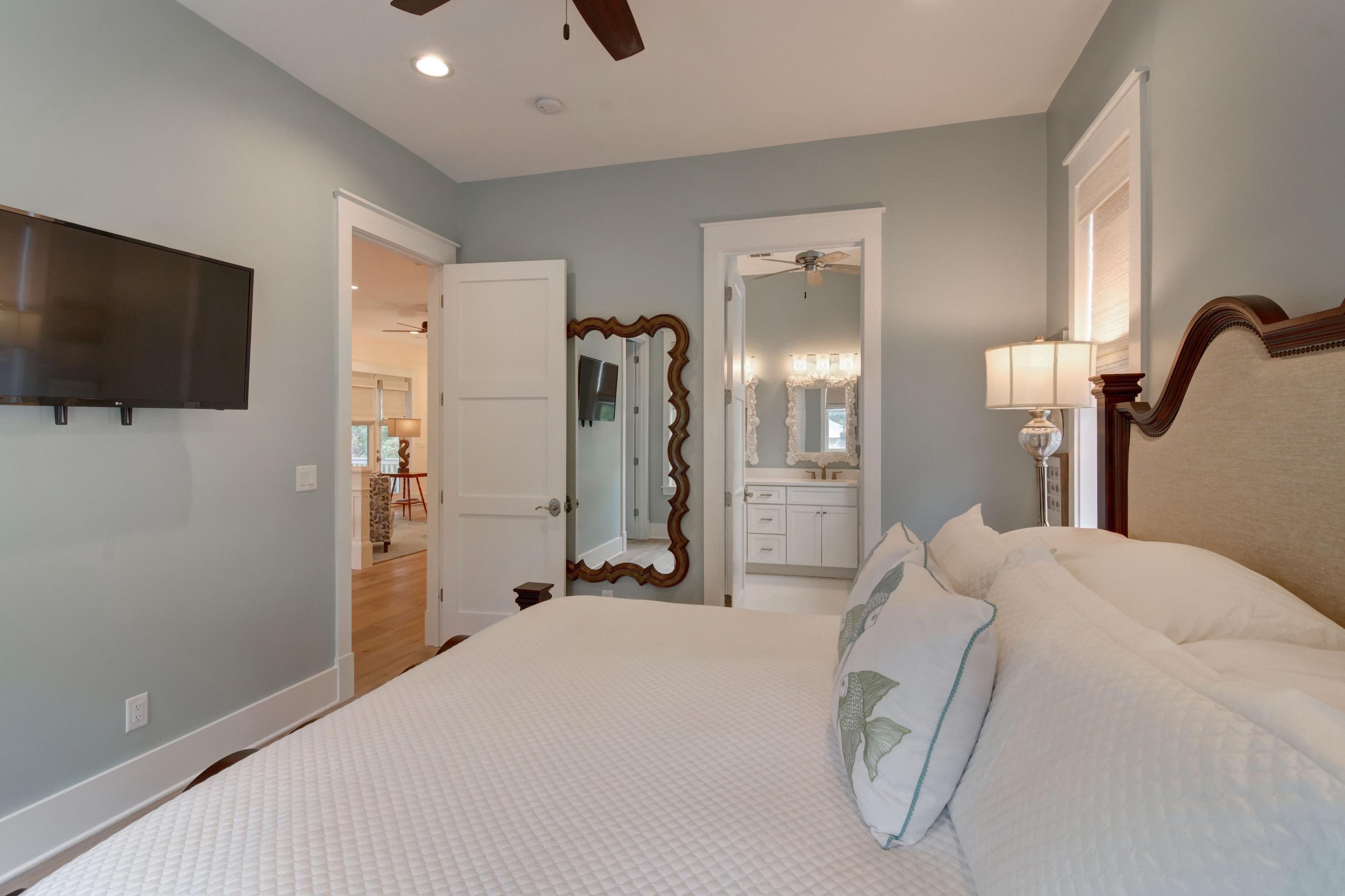 COTTAGES AT EASTERN LAKE - Residential