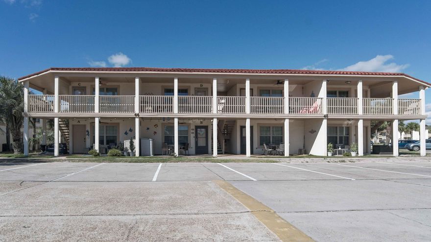 Entered for Comp Purposes - Welcome to this beautifully updated, fully furnished 1-bedroom, 1-bath condo in the highly sought-after Horizon South community, just a short walk to the beach! This ground-floor unit features hallway bunks, making it a great space for hosting guests. The condo boasts several recent upgrades, including new quartz countertops, a stylish backsplash, sink and faucet, new paint, and new kitchen cabinets. The bathroom has also been remodeled, and new flooring, furniture, and an electrical box have been added. Horizon South offers an array of amenities, including 4 pools, a hot tub, an 18-hole mini-golf course, tennis & pickleball courts, shuffleboard, a basketball court, a playground, and a fitness center. Enjoy evening breezes on your covered patio and park conveni