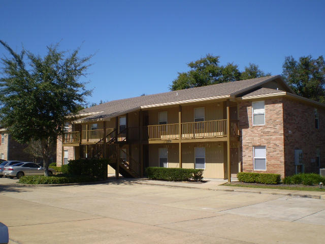 CREEKSIDE - Residential Lease