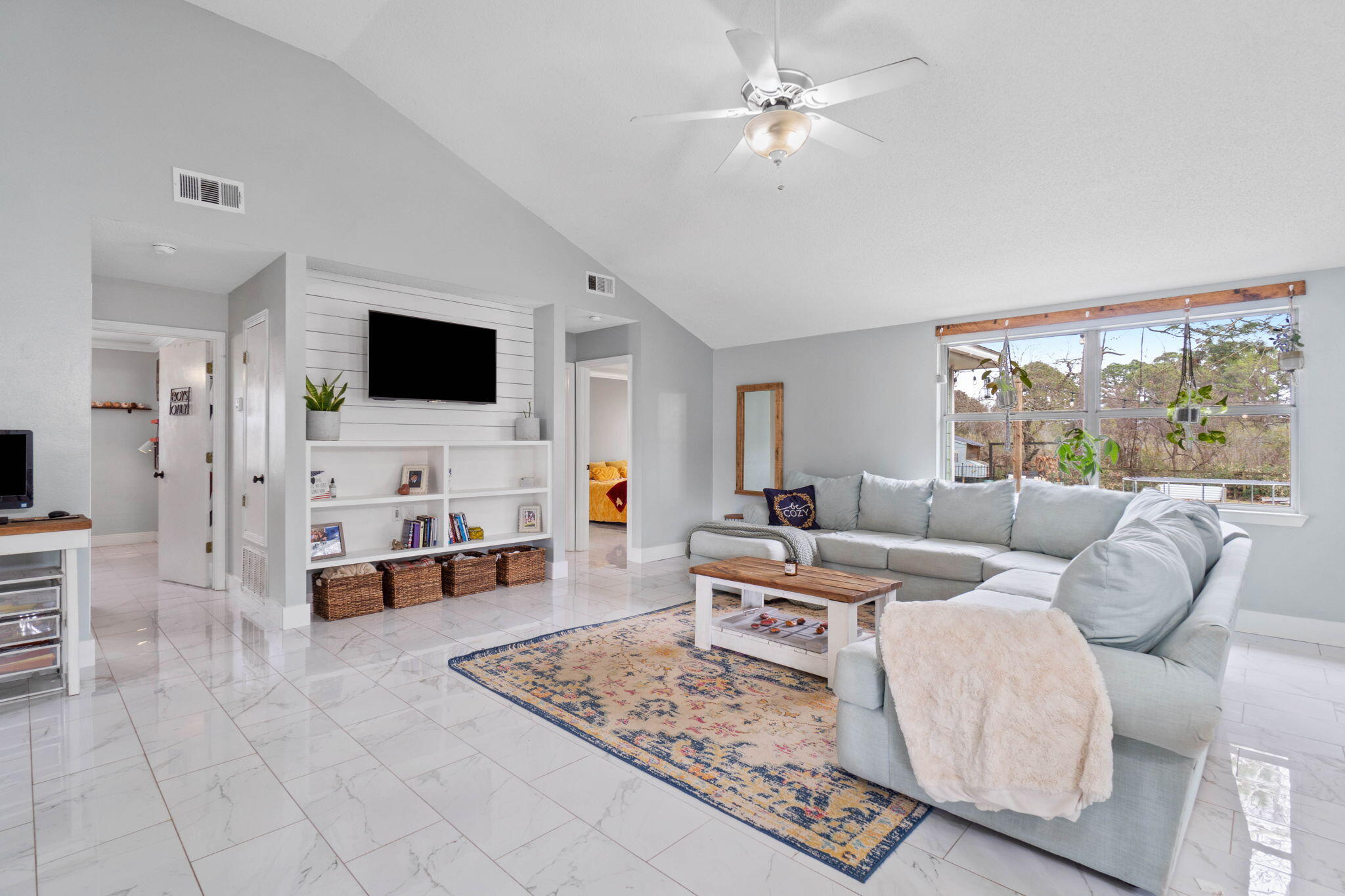 BAYVIEW MANOR - Residential