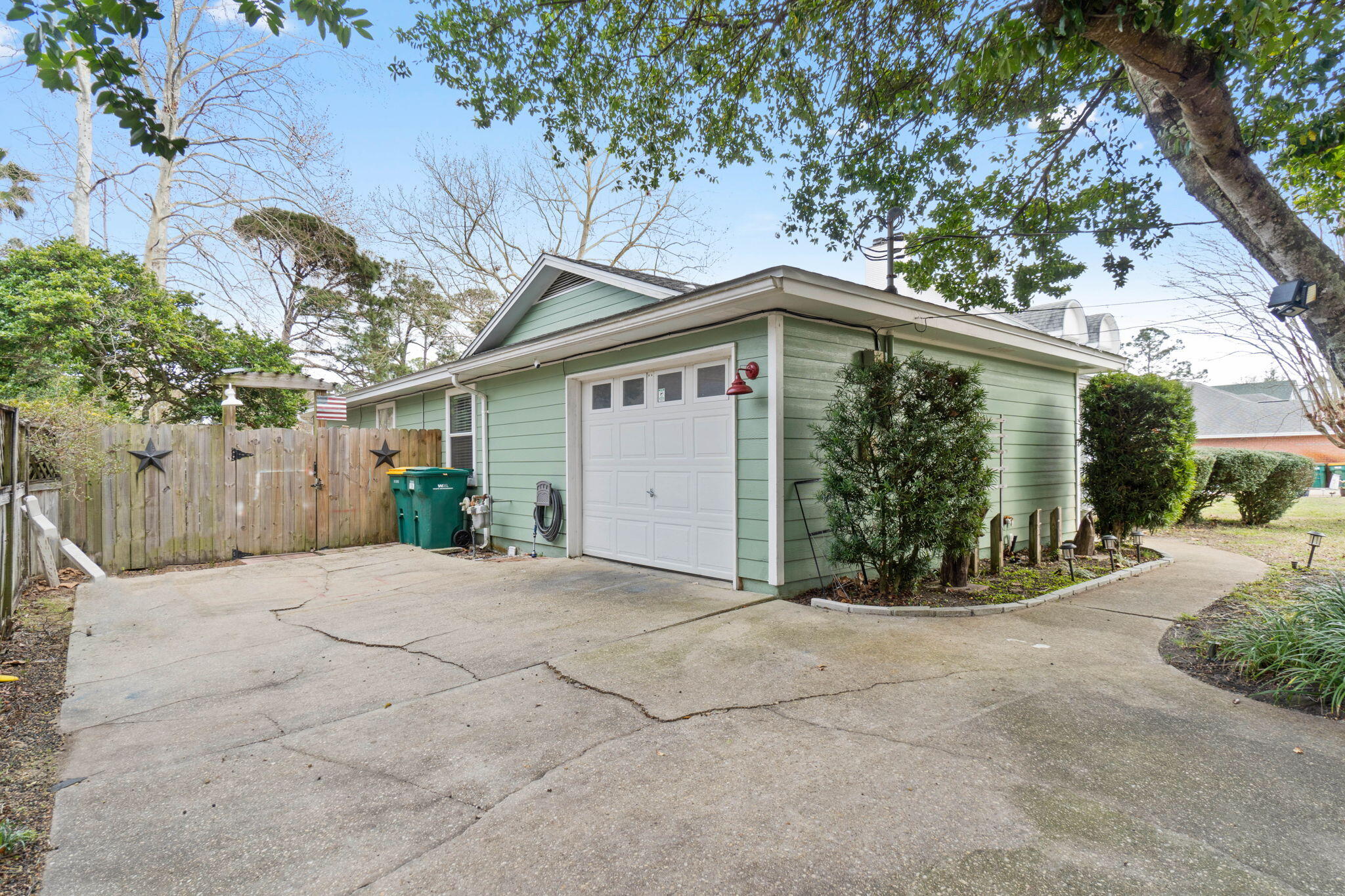 BAYVIEW MANOR - Residential