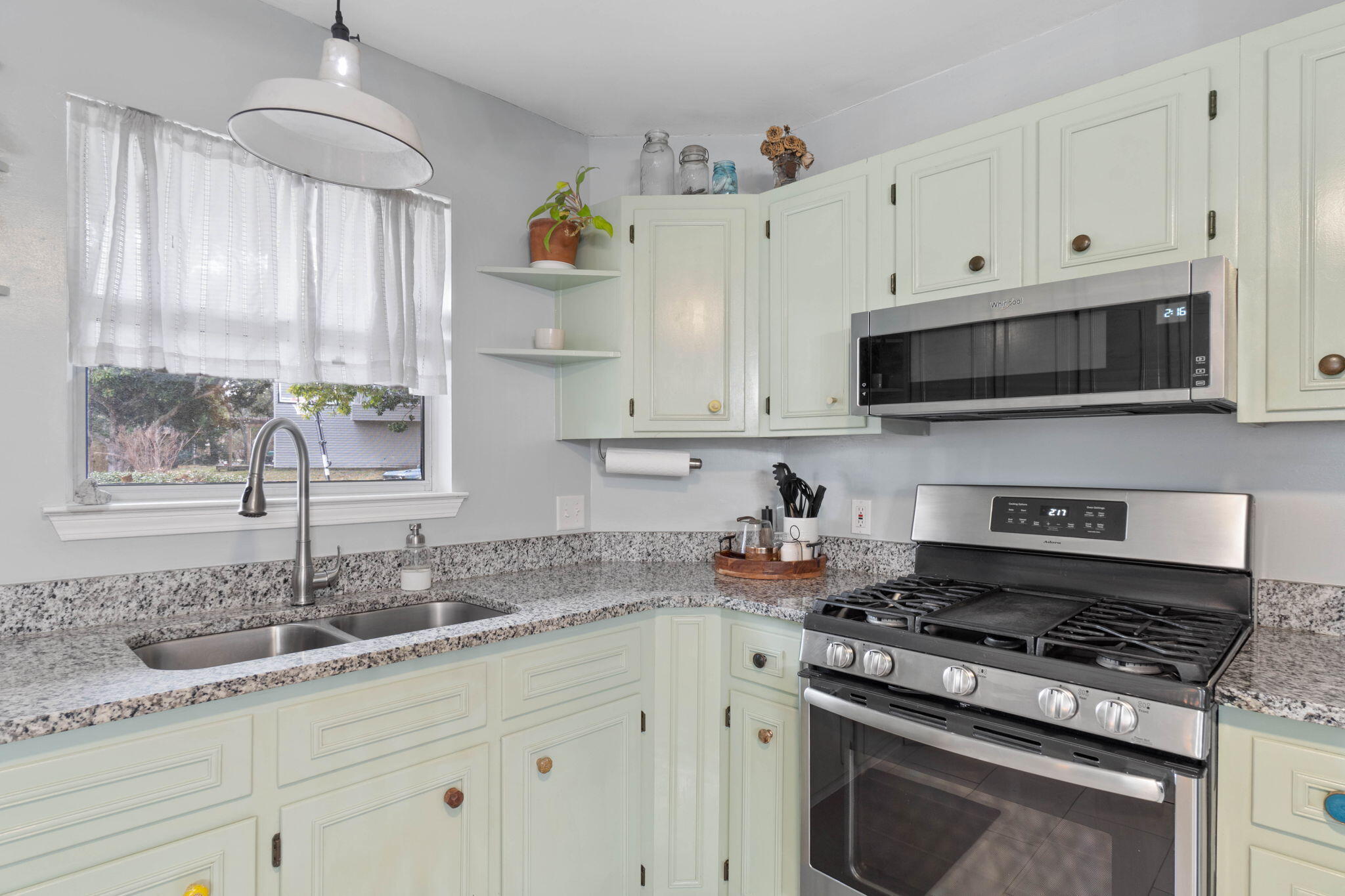 BAYVIEW MANOR - Residential