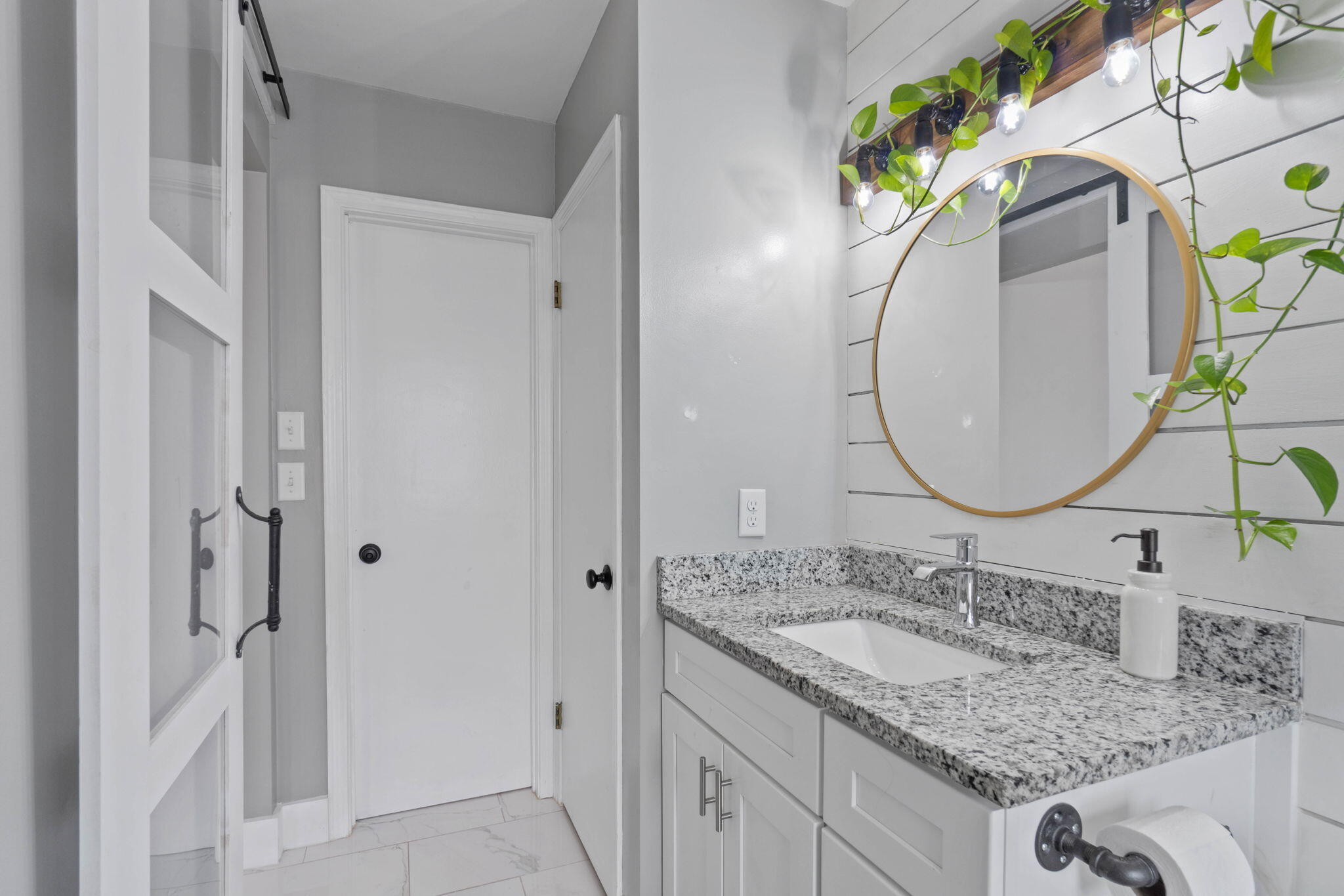 BAYVIEW MANOR - Residential