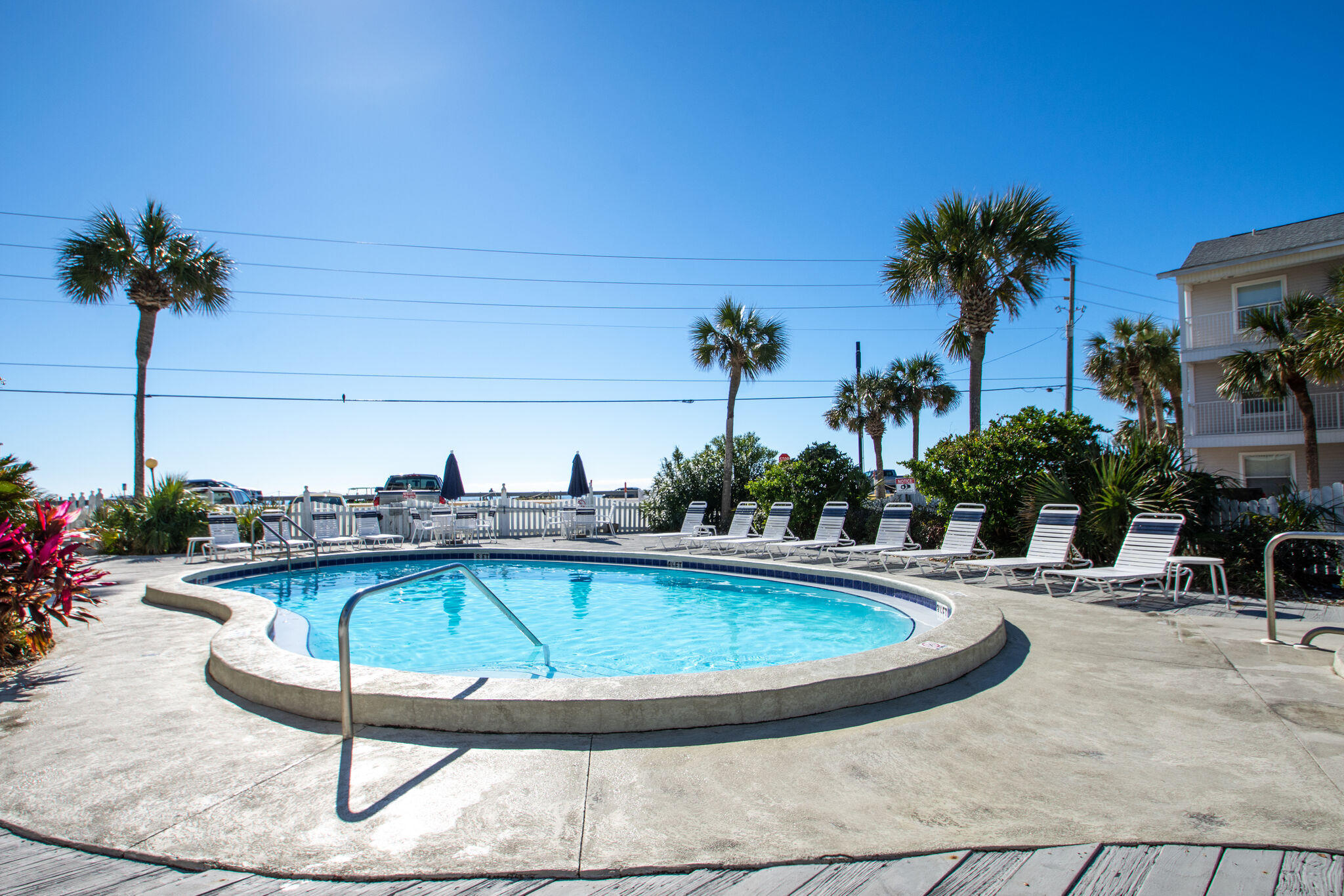 SUMMER BREEZE CONDO - Residential