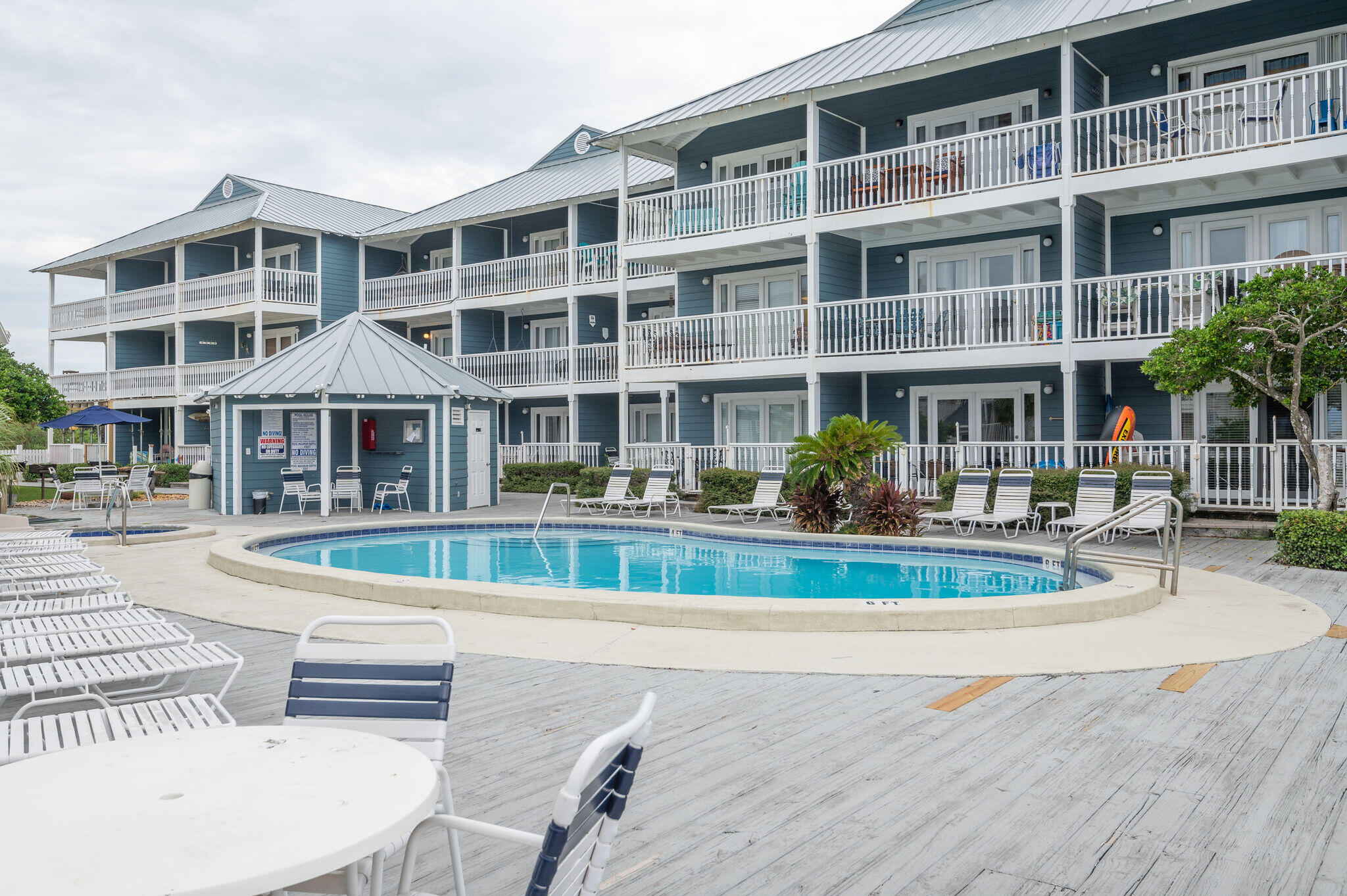 SUMMER BREEZE CONDO - Residential
