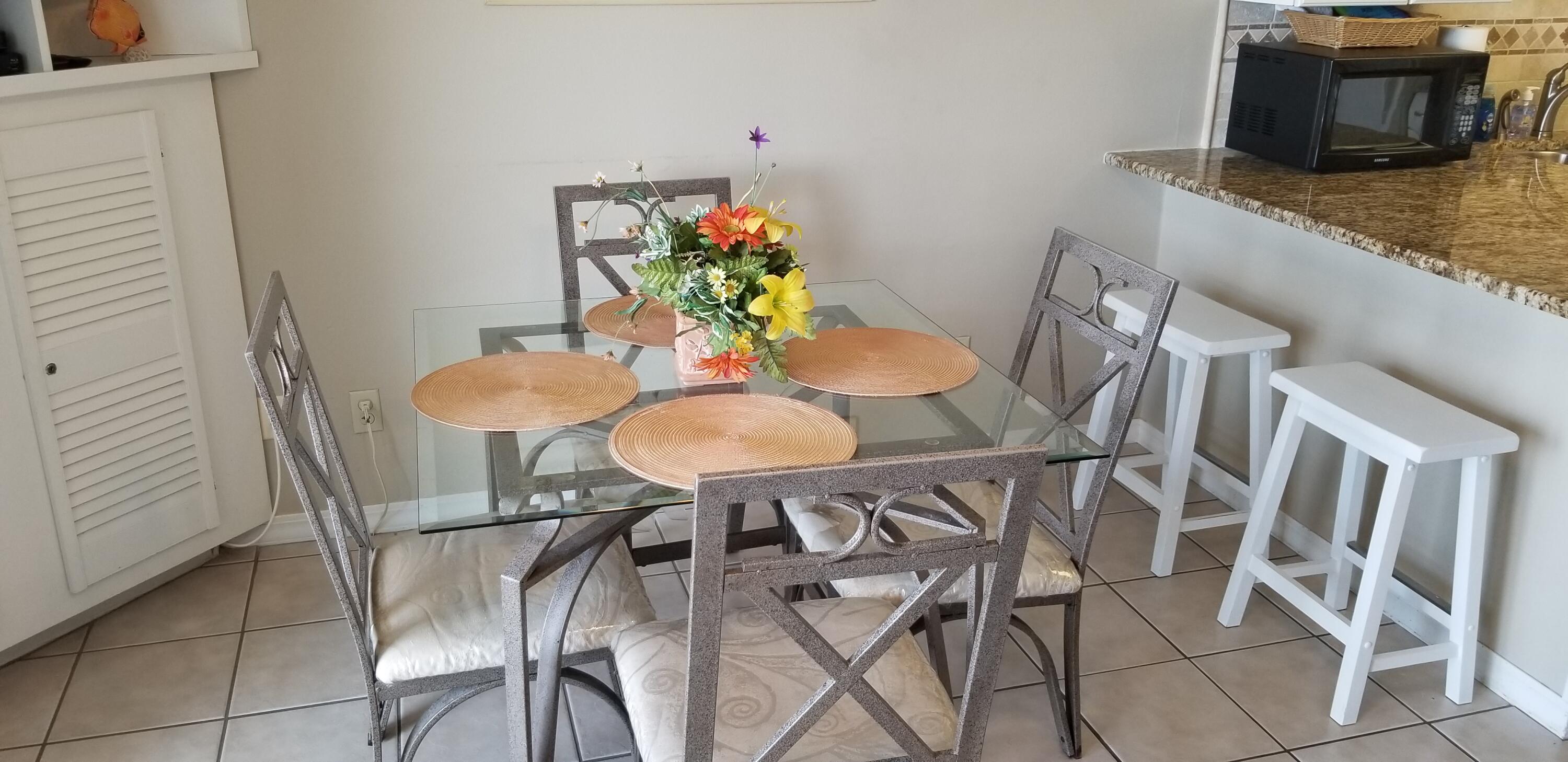 SUMMER BREEZE CONDO - Residential