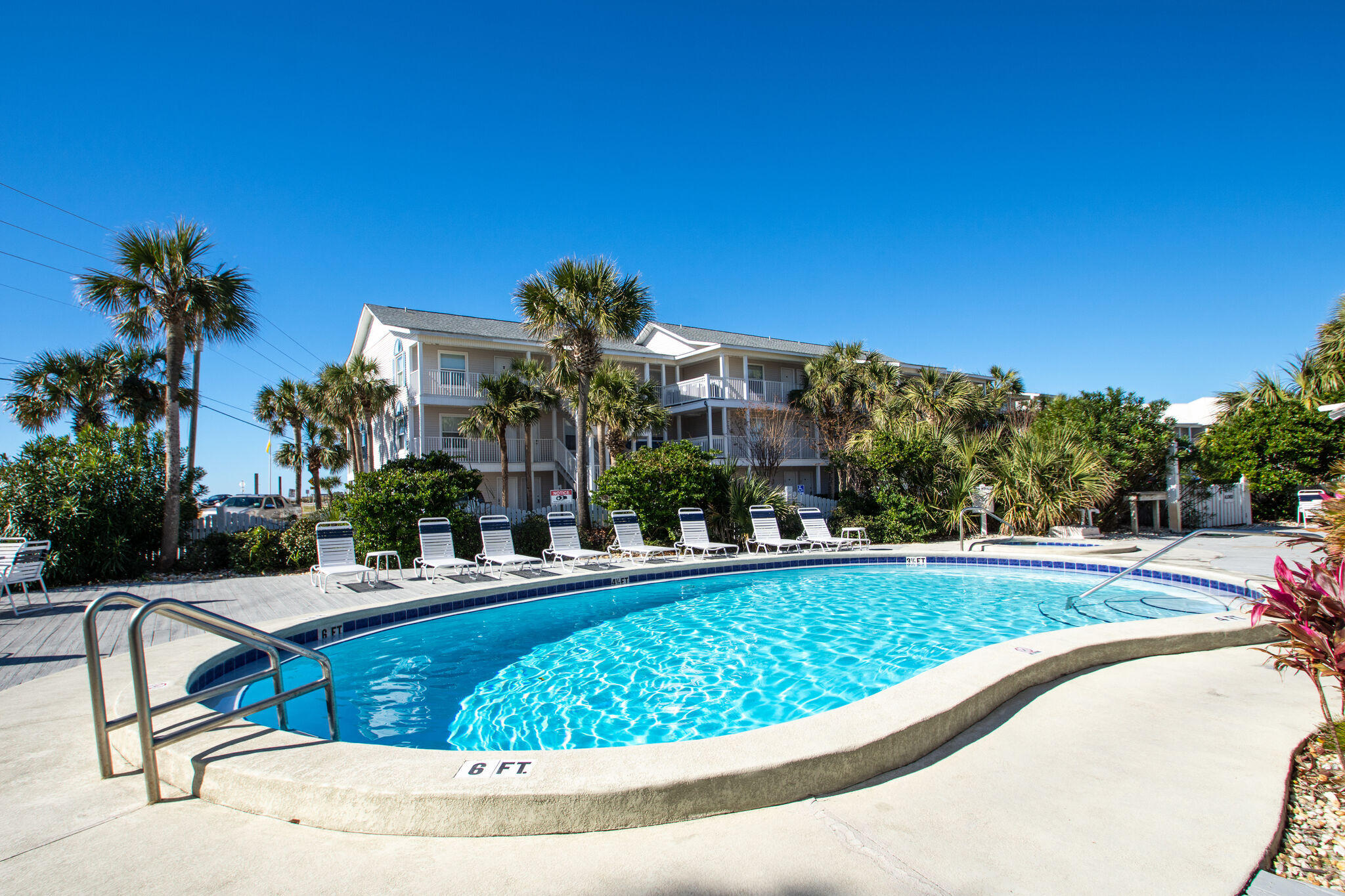 SUMMER BREEZE CONDO - Residential