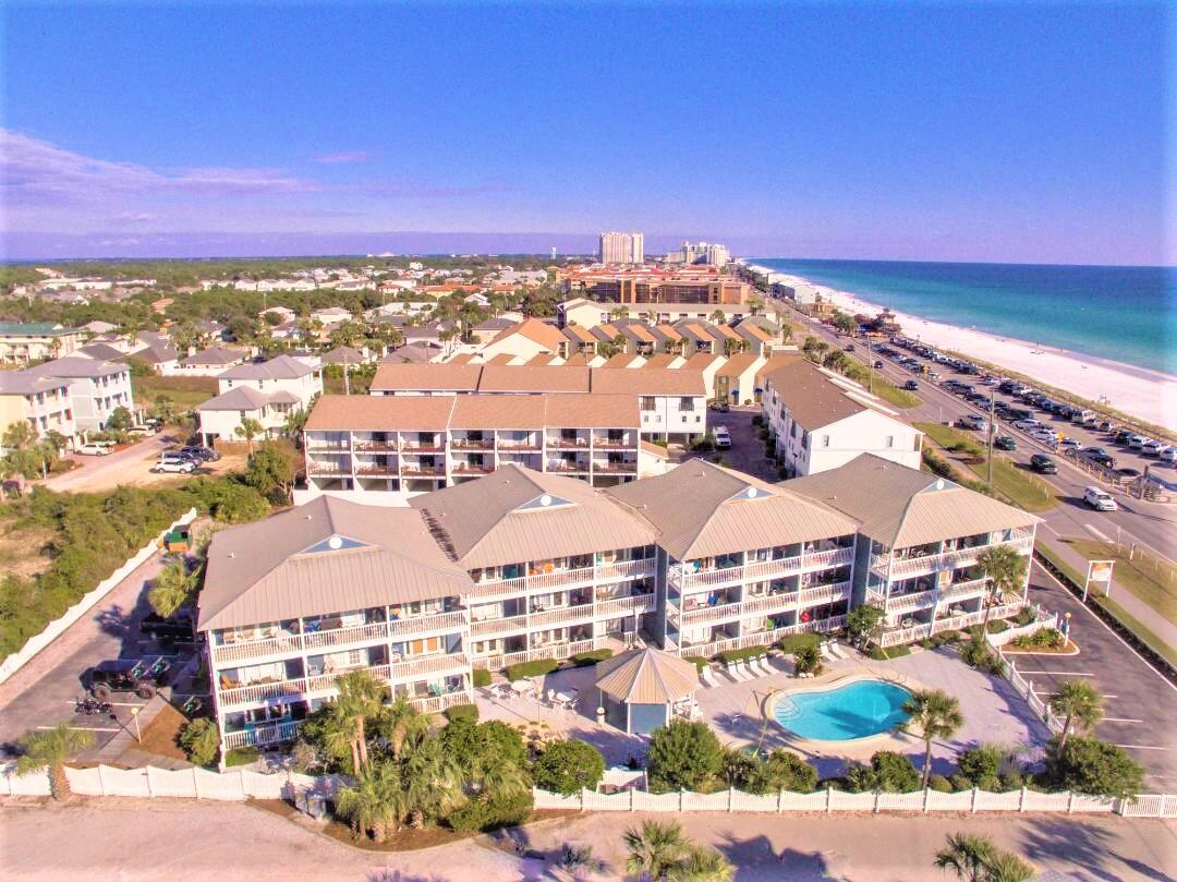 SUMMER BREEZE CONDO - Residential