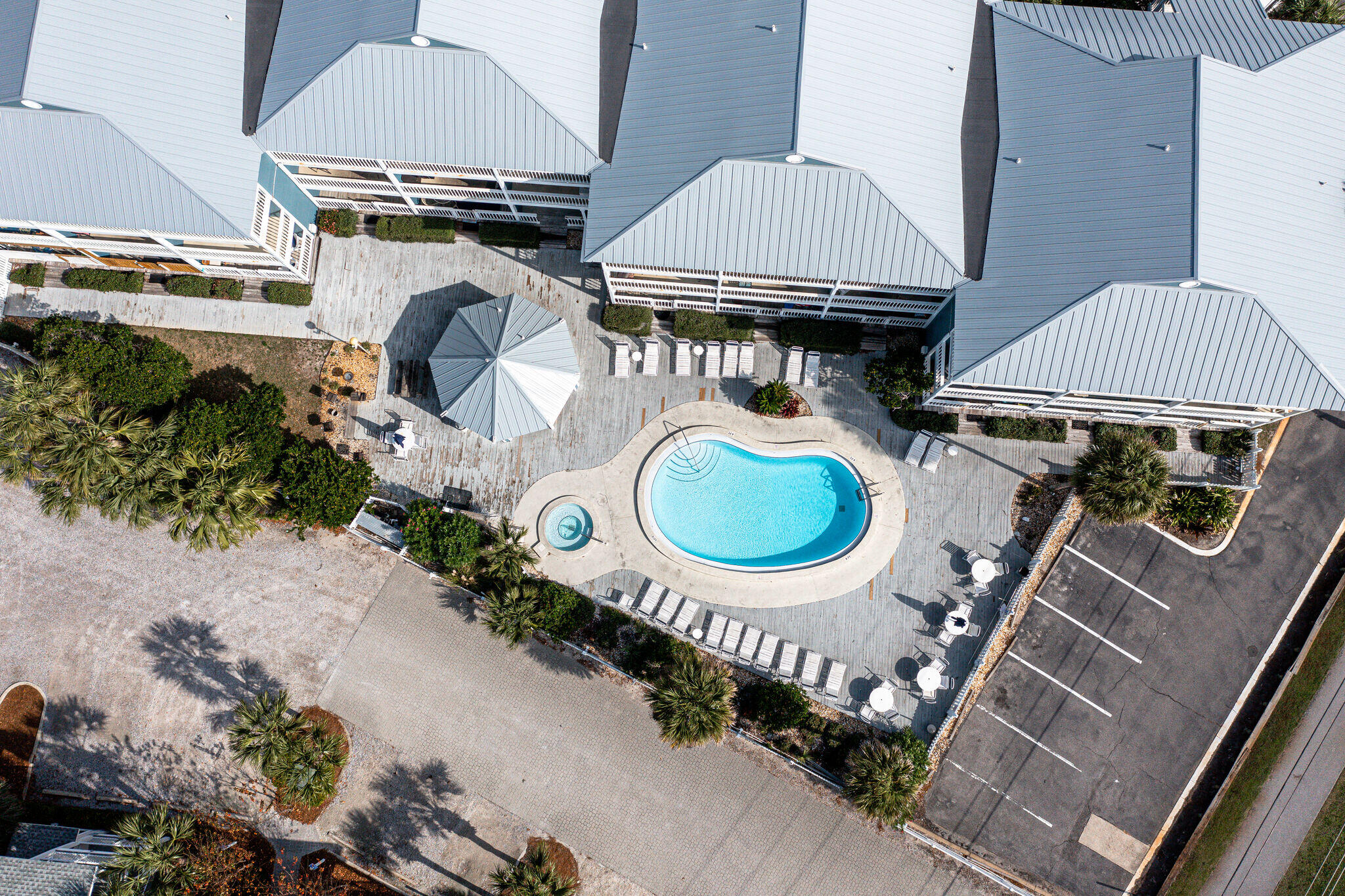 SUMMER BREEZE CONDO - Residential