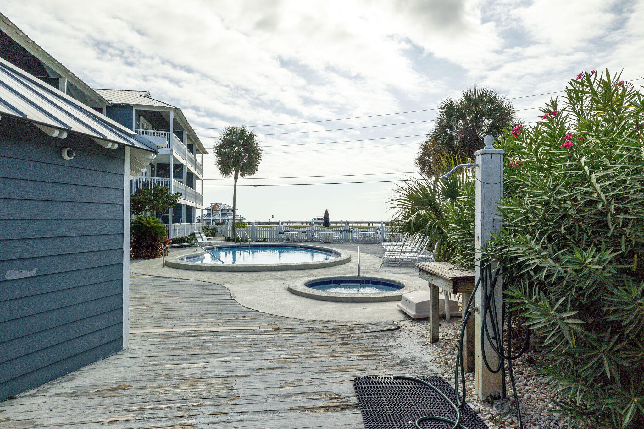 SUMMER BREEZE CONDO - Residential