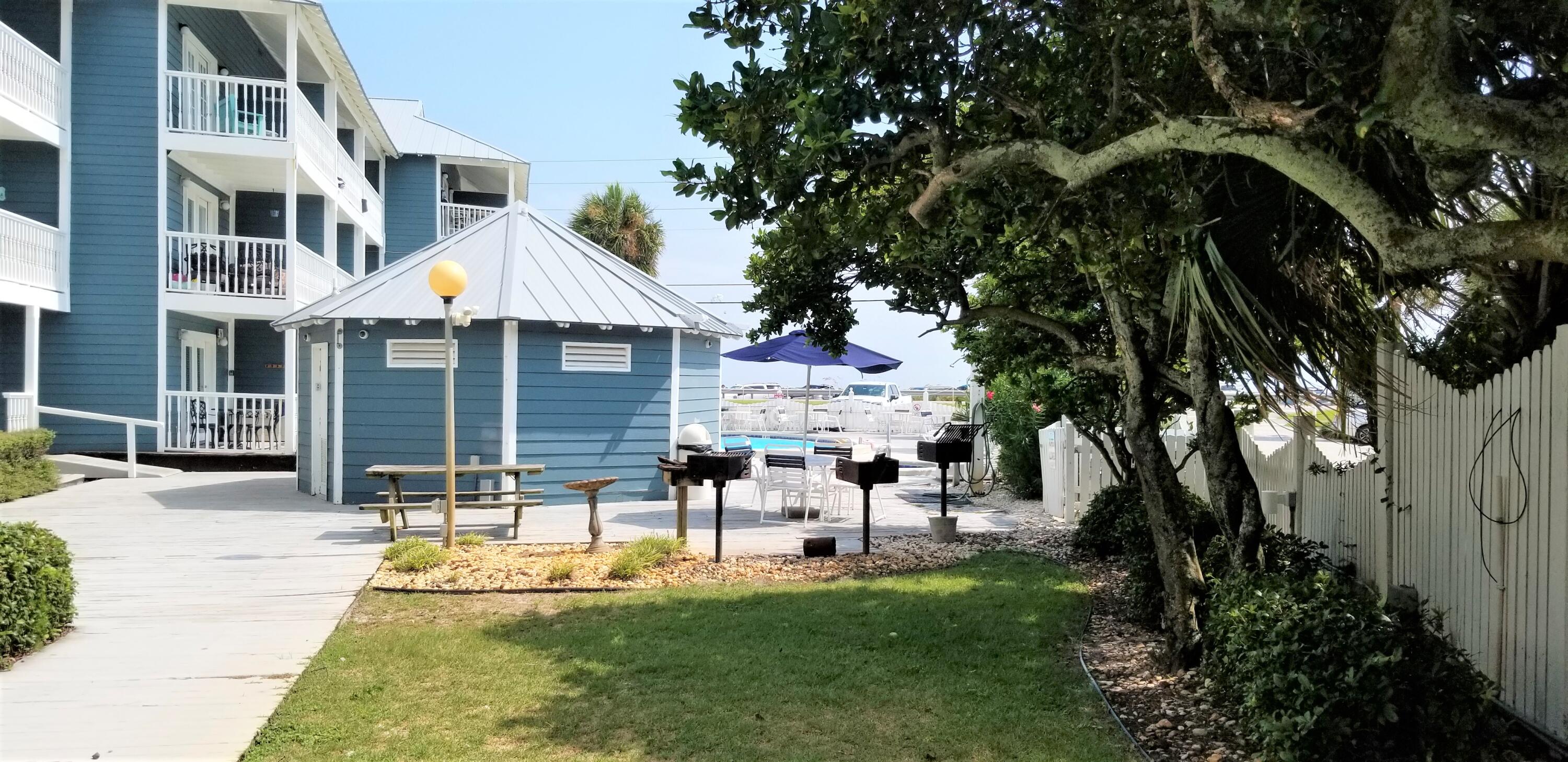 SUMMER BREEZE CONDO - Residential