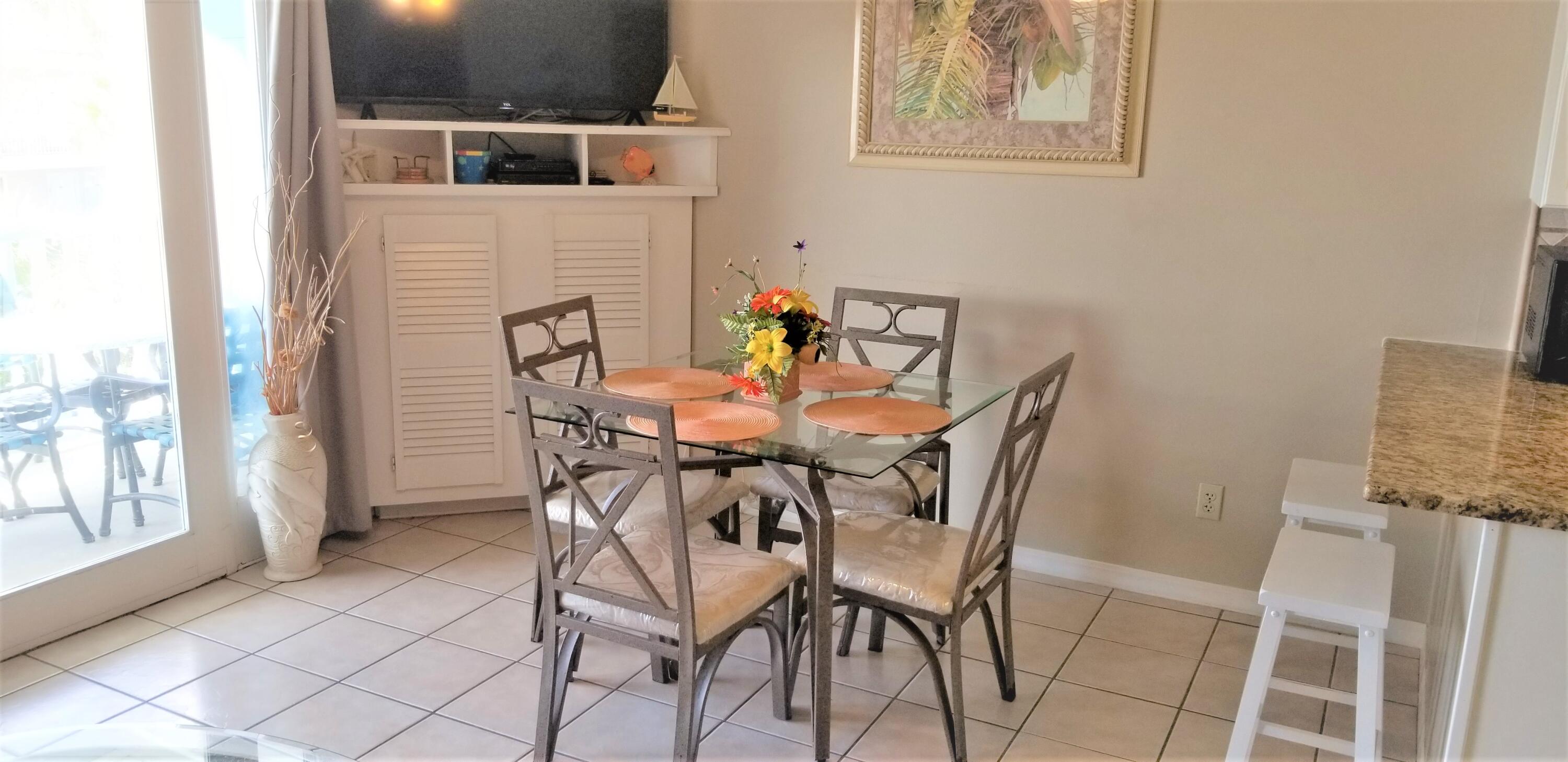 SUMMER BREEZE CONDO - Residential