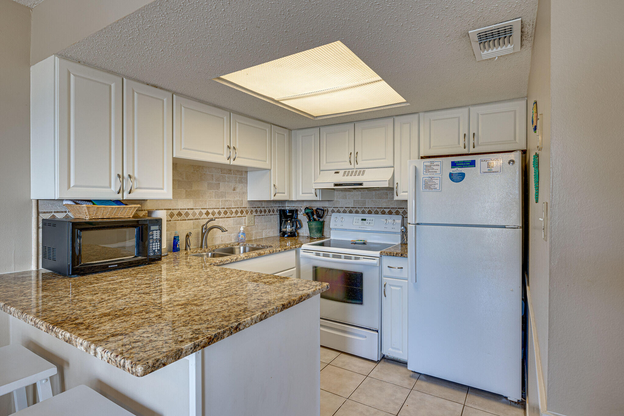 SUMMER BREEZE CONDO - Residential