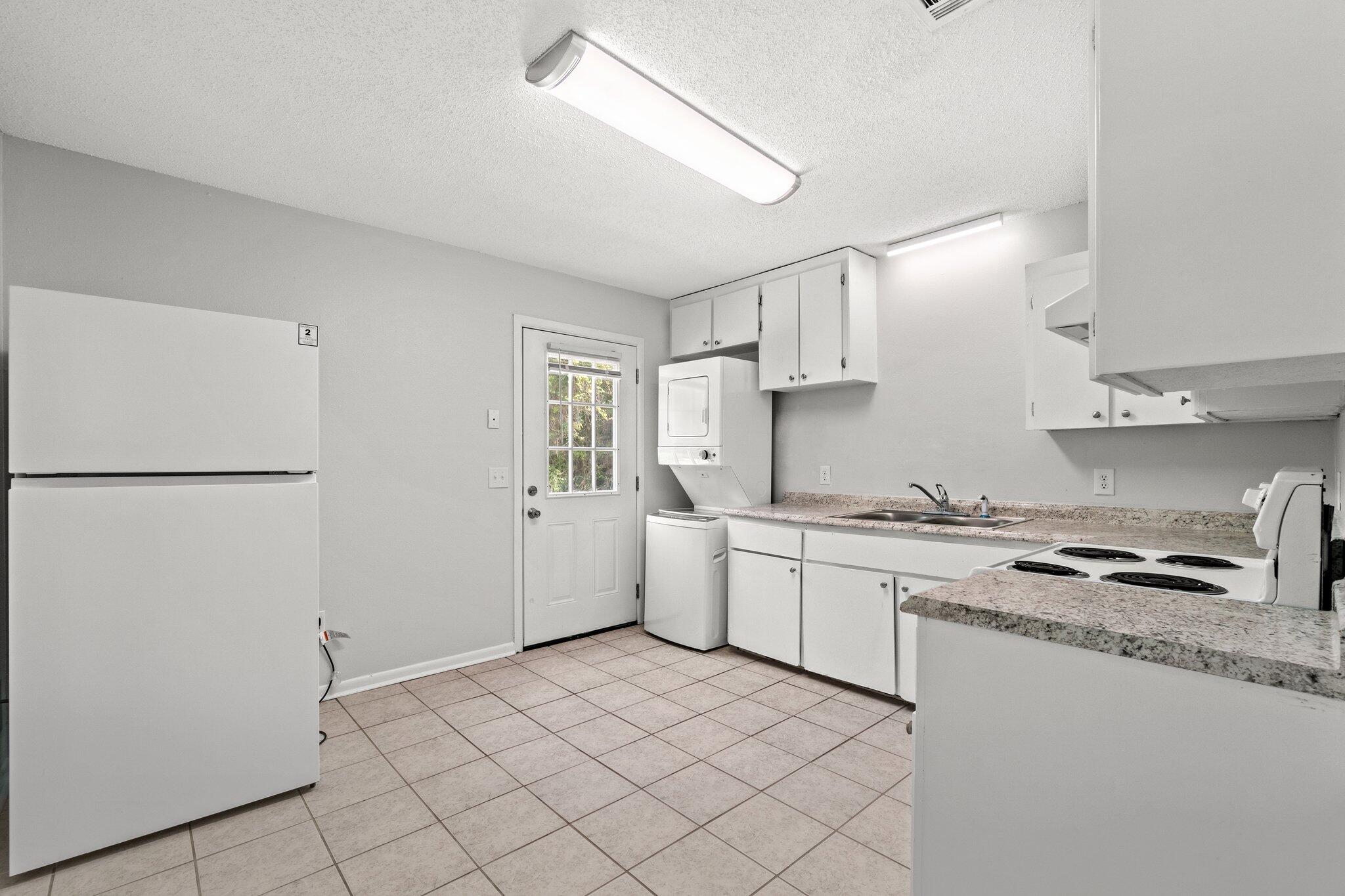 LIVE OAK - Residential Lease