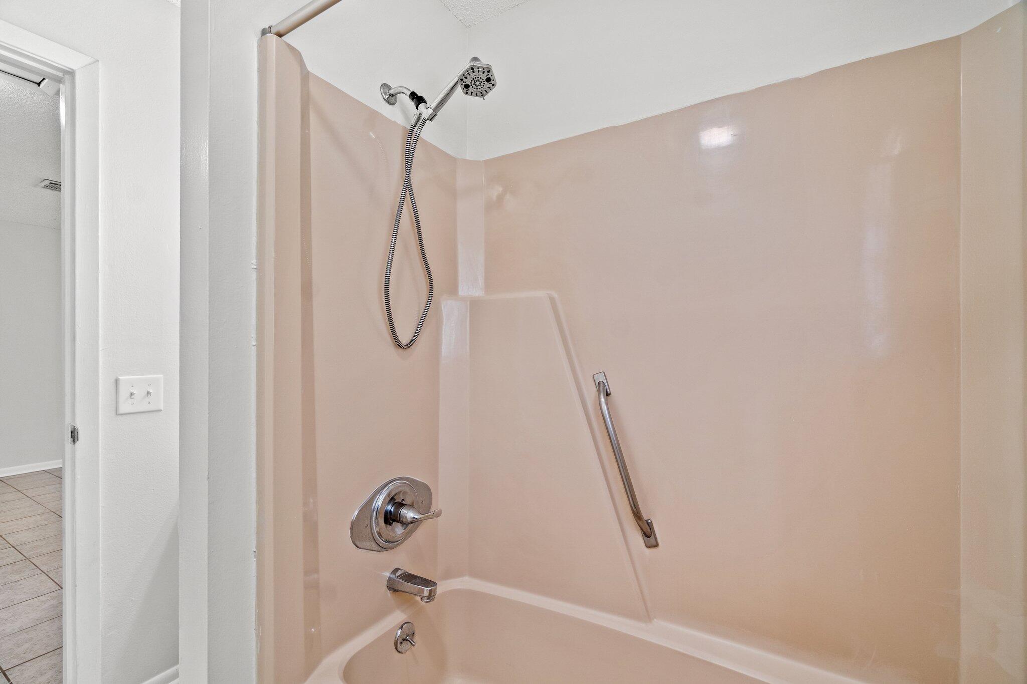 LIVE OAK - Residential Lease