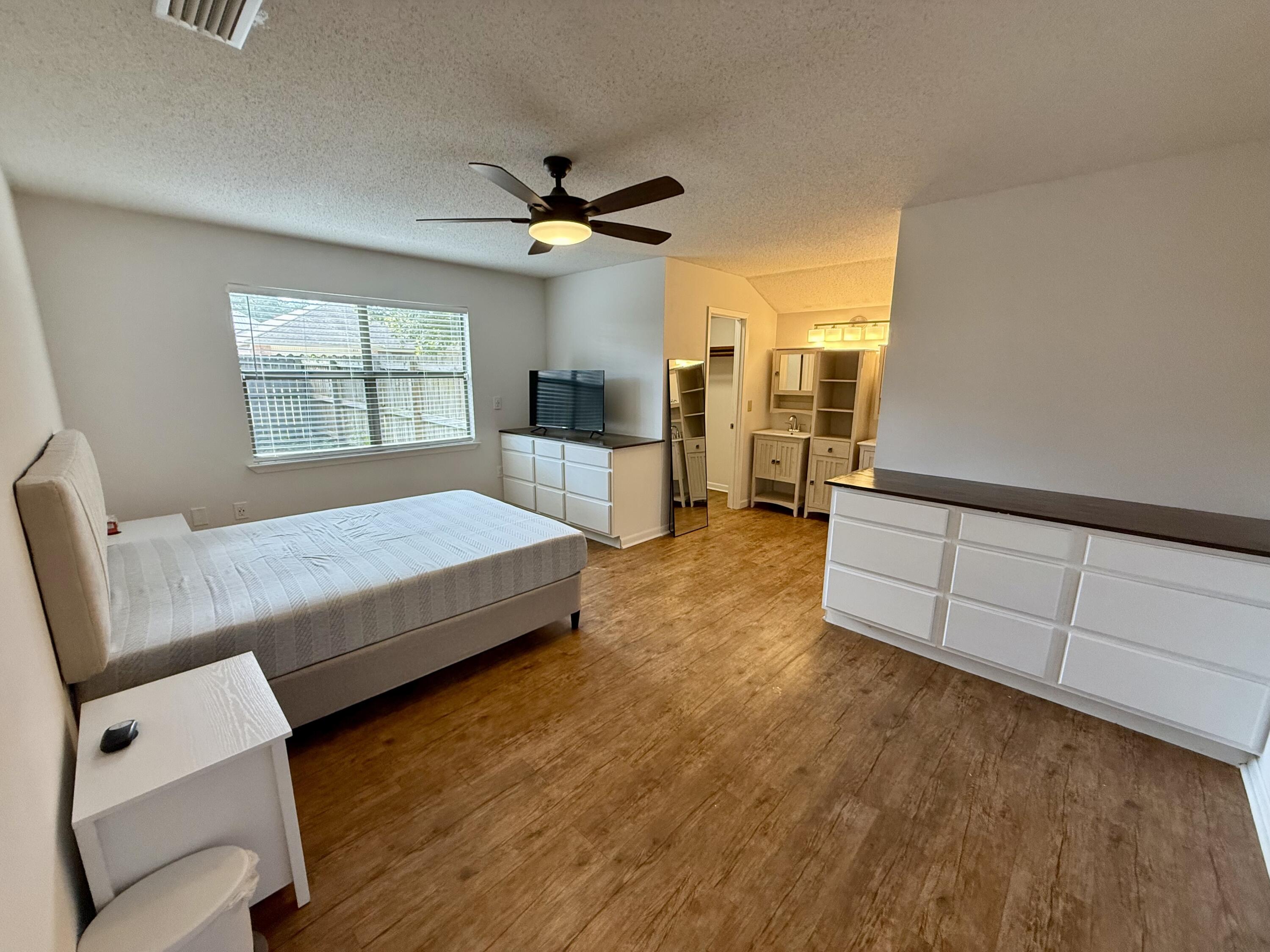 VALPARAISO PINECREST 6 - Residential