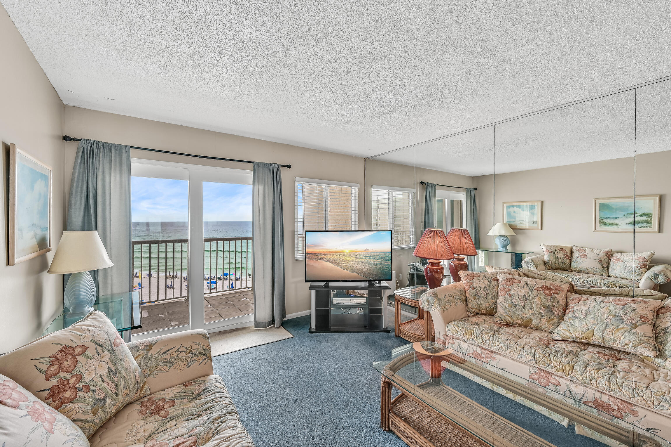 HOLIDAY SURF & RACQUET CLUB - Residential