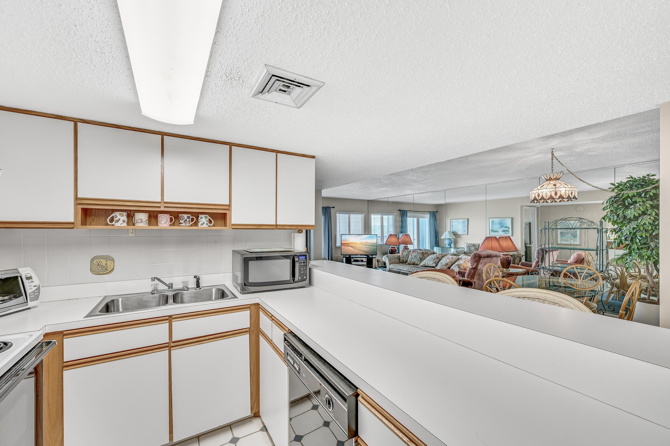 HOLIDAY SURF & RACQUET CLUB - Residential