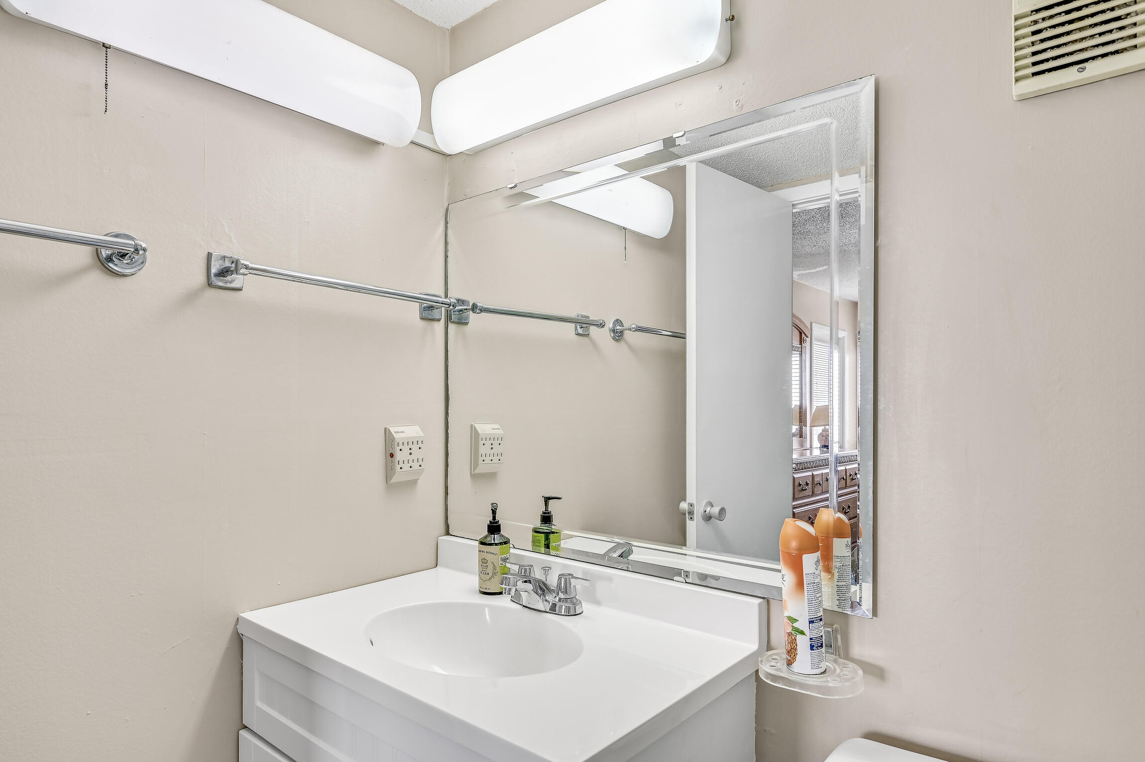 HOLIDAY SURF & RACQUET CLUB - Residential