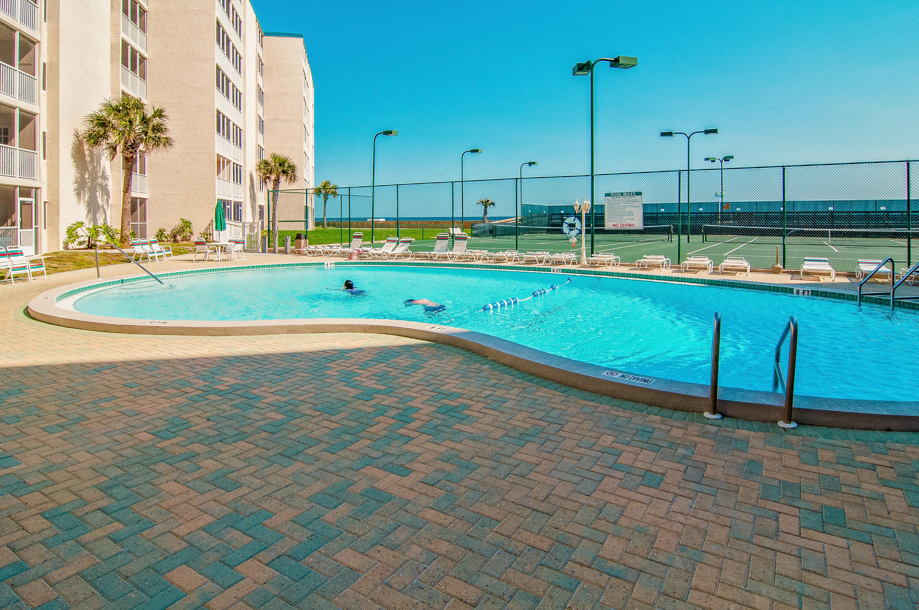 HOLIDAY SURF & RACQUET CLUB - Residential