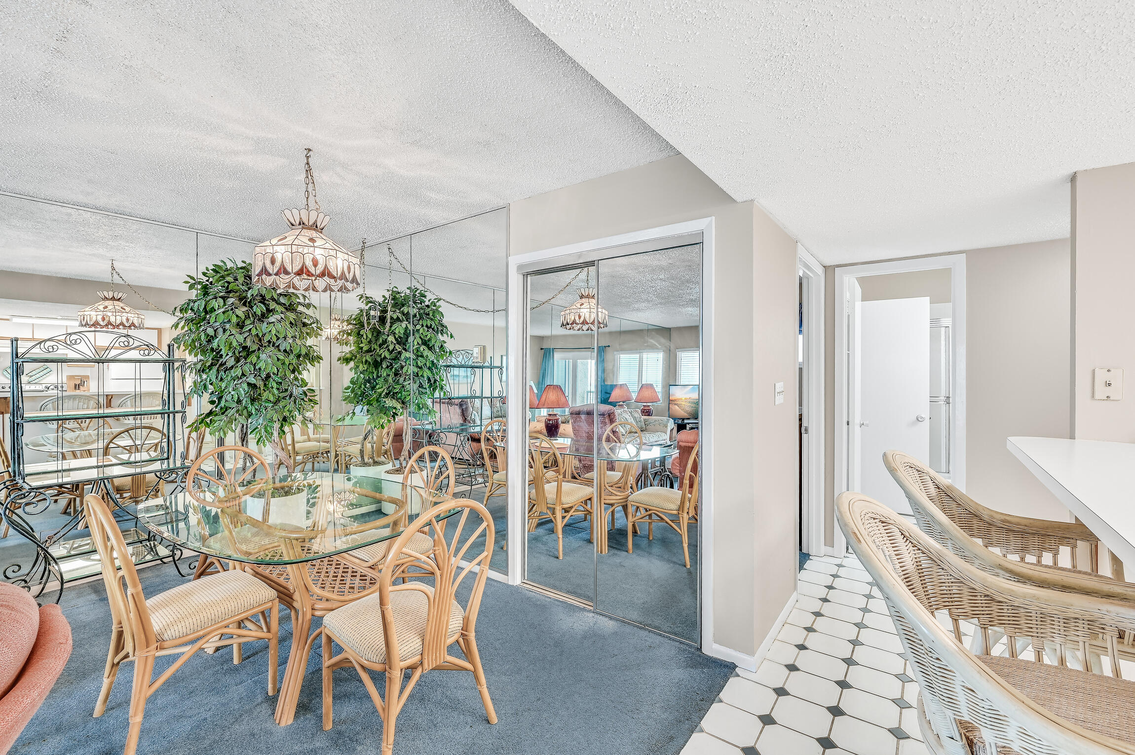 HOLIDAY SURF & RACQUET CLUB - Residential