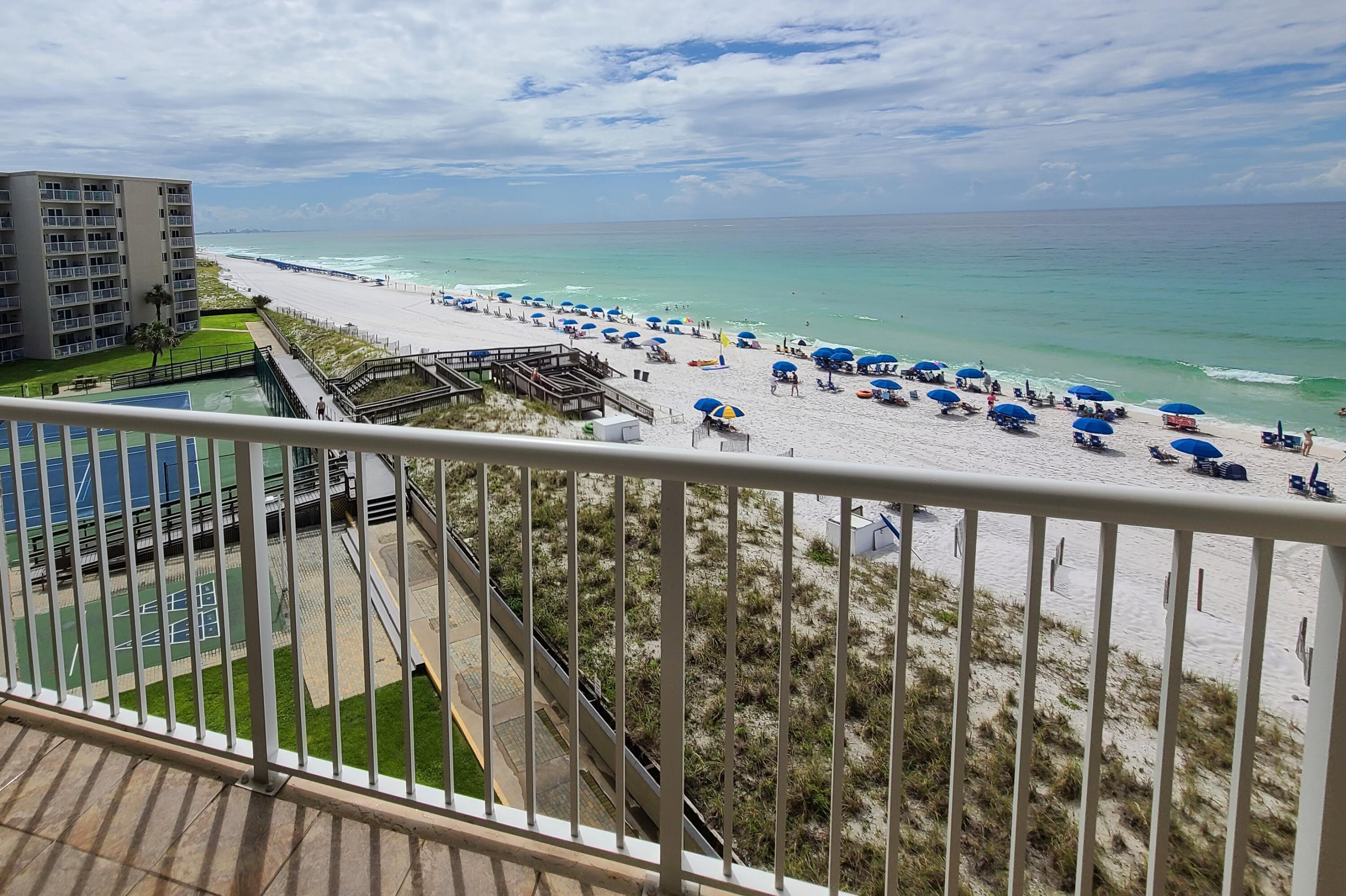 HOLIDAY SURF & RACQUET CLUB - Residential