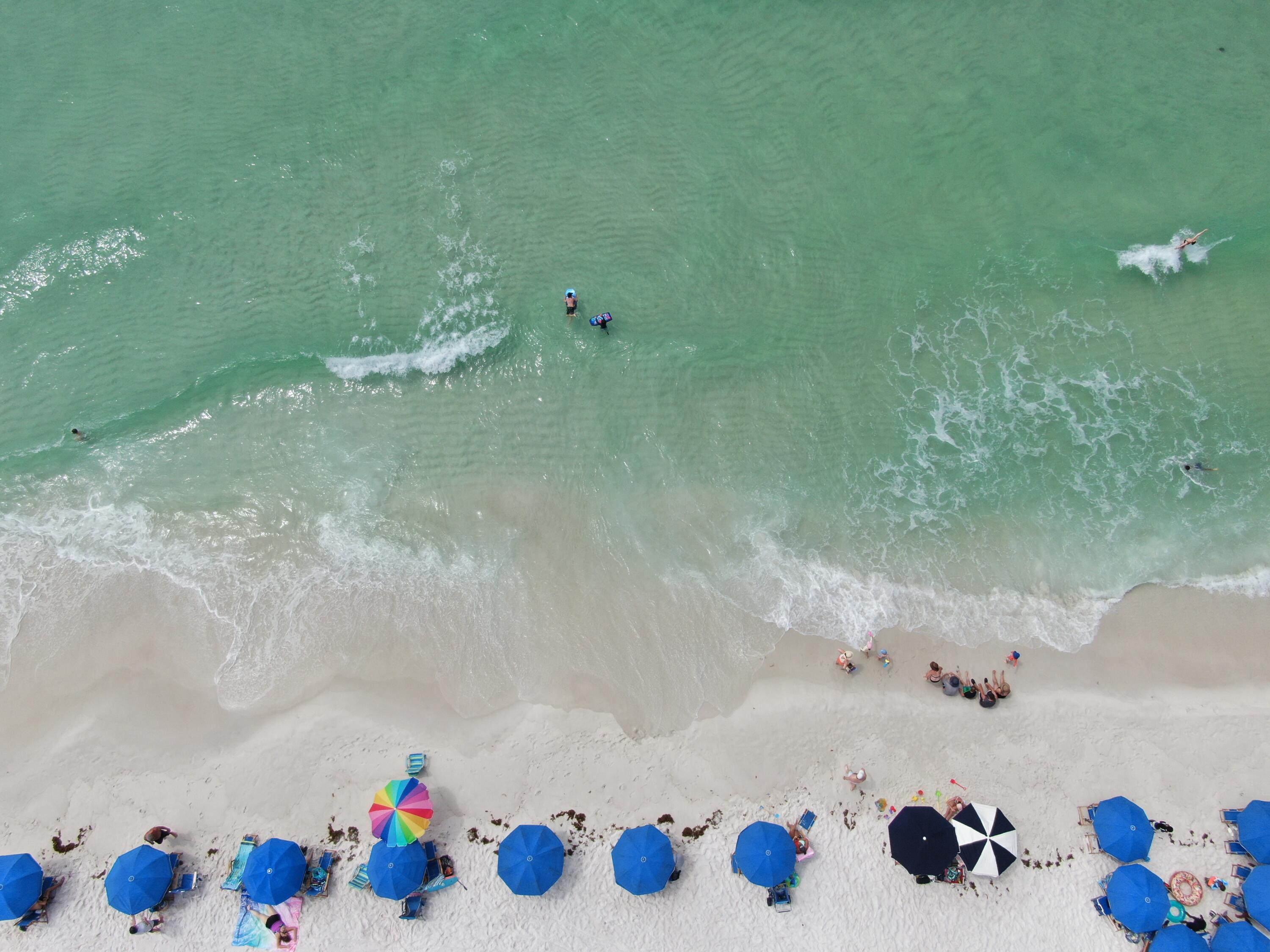 HOLIDAY SURF & RACQUET CLUB - Residential