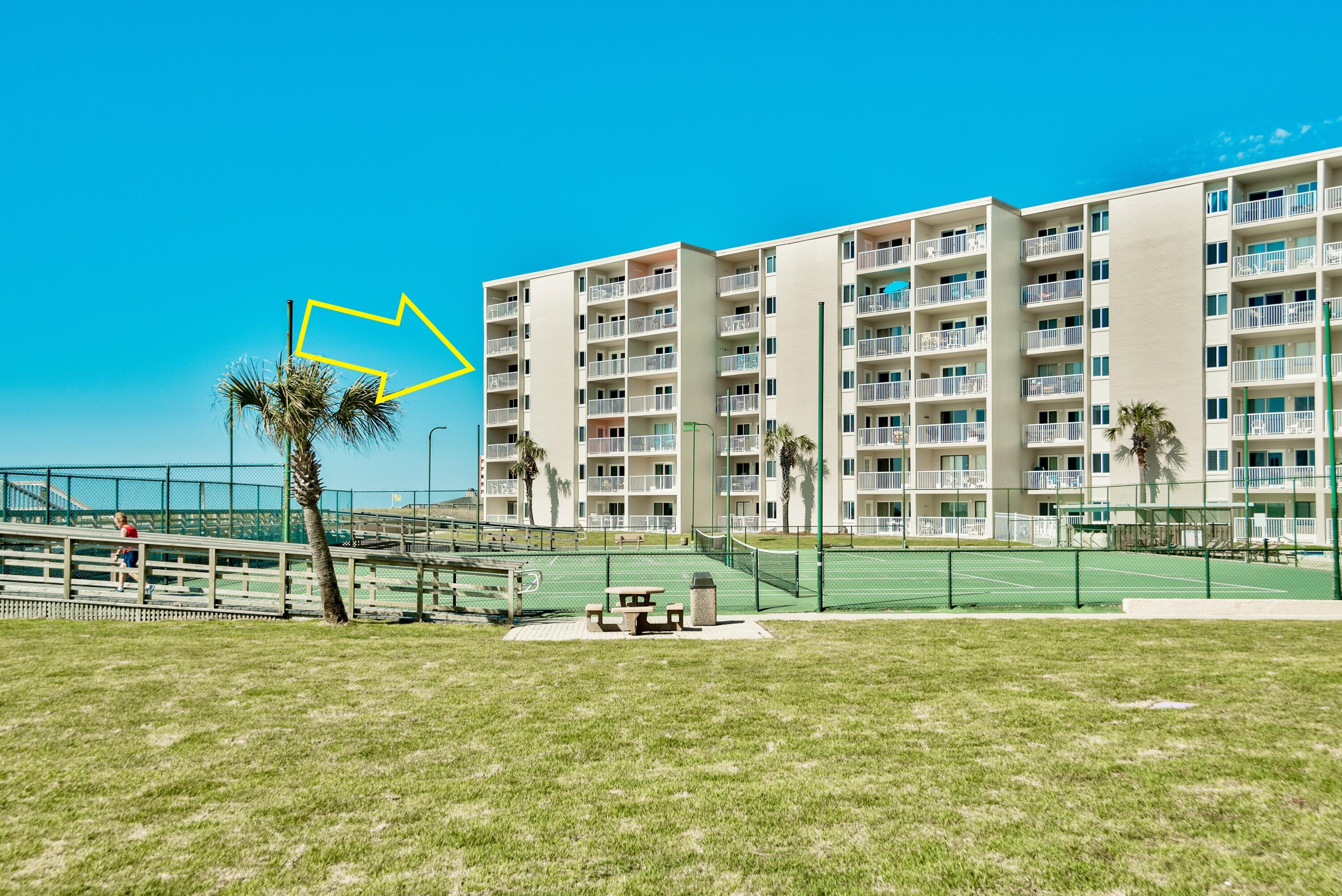 HOLIDAY SURF & RACQUET CLUB - Residential