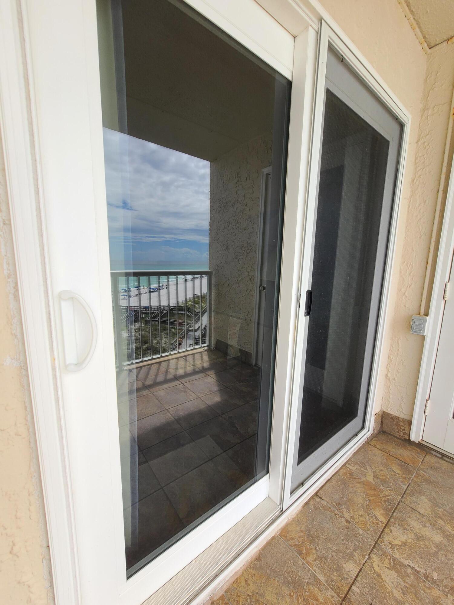 HOLIDAY SURF & RACQUET CLUB - Residential