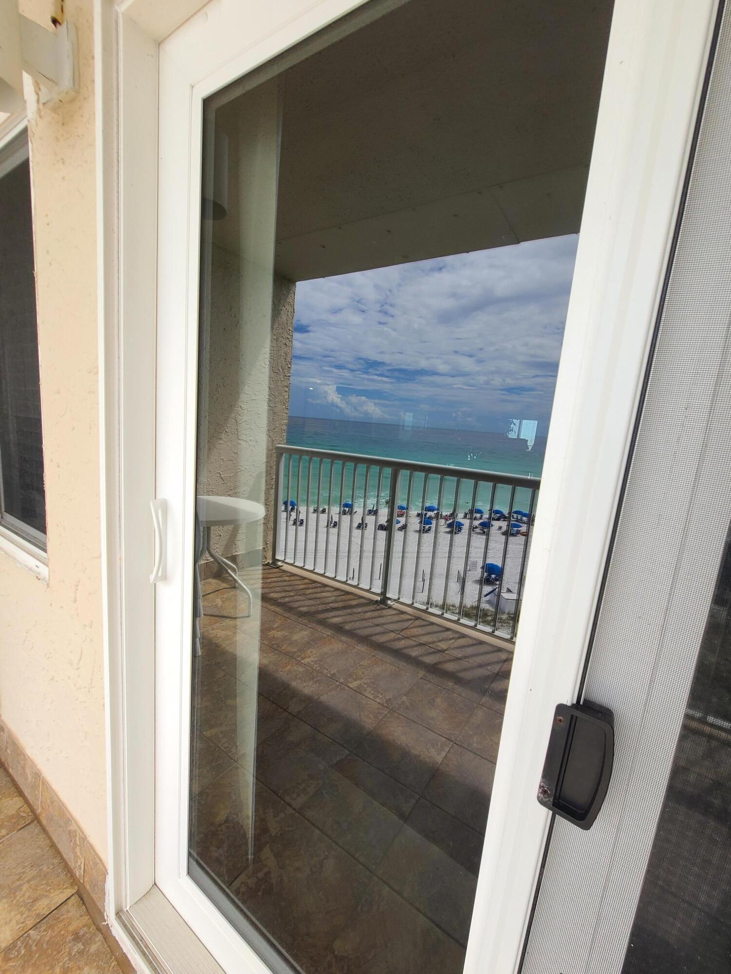 HOLIDAY SURF & RACQUET CLUB - Residential