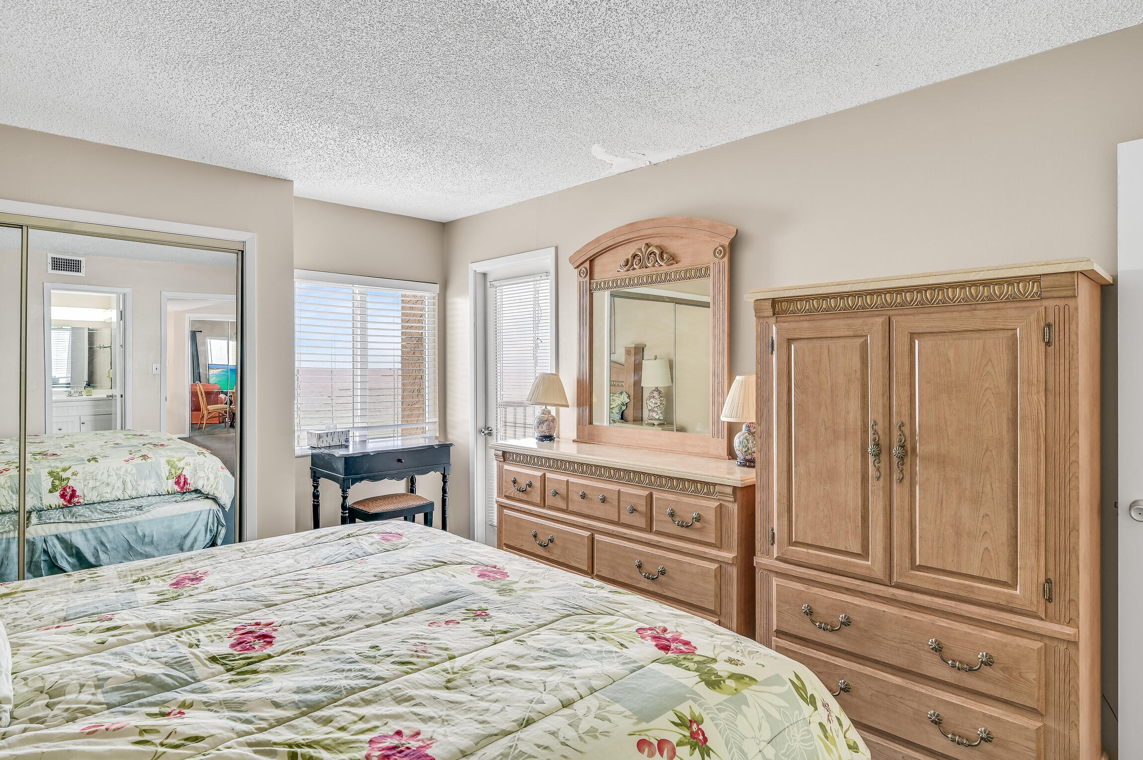 HOLIDAY SURF & RACQUET CLUB - Residential