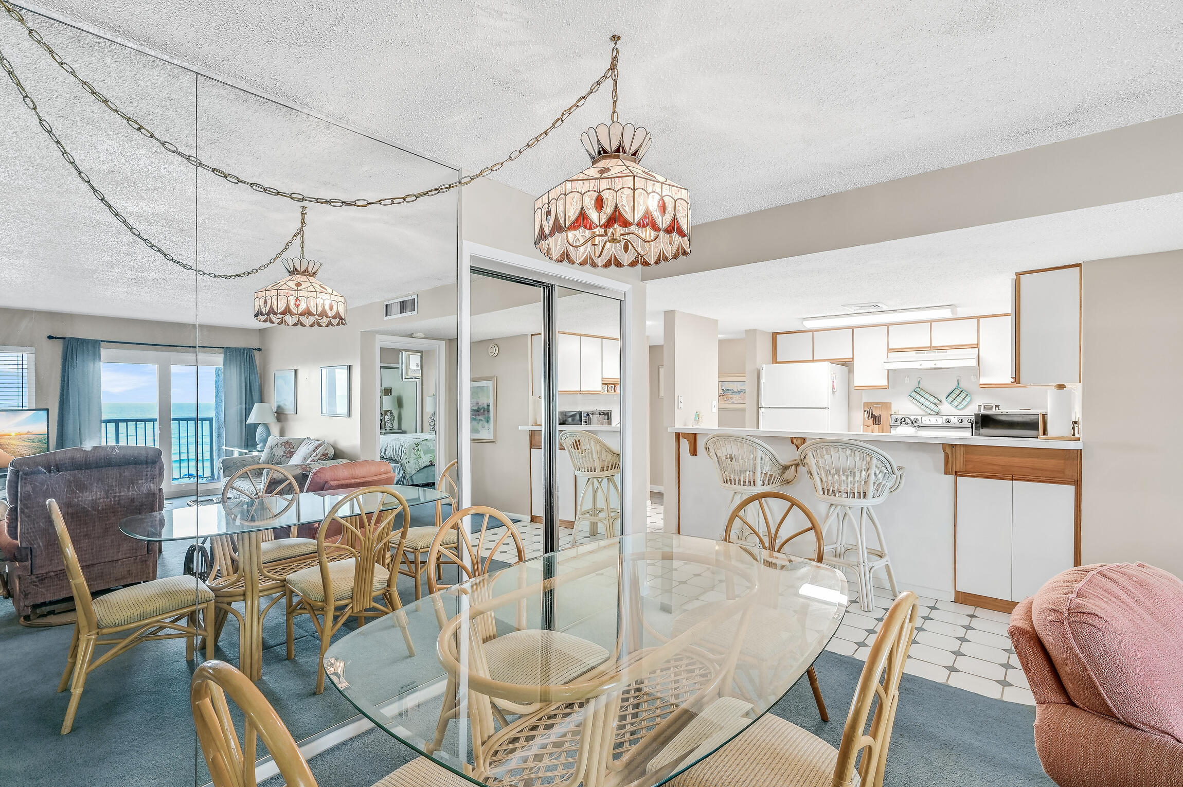 HOLIDAY SURF & RACQUET CLUB - Residential