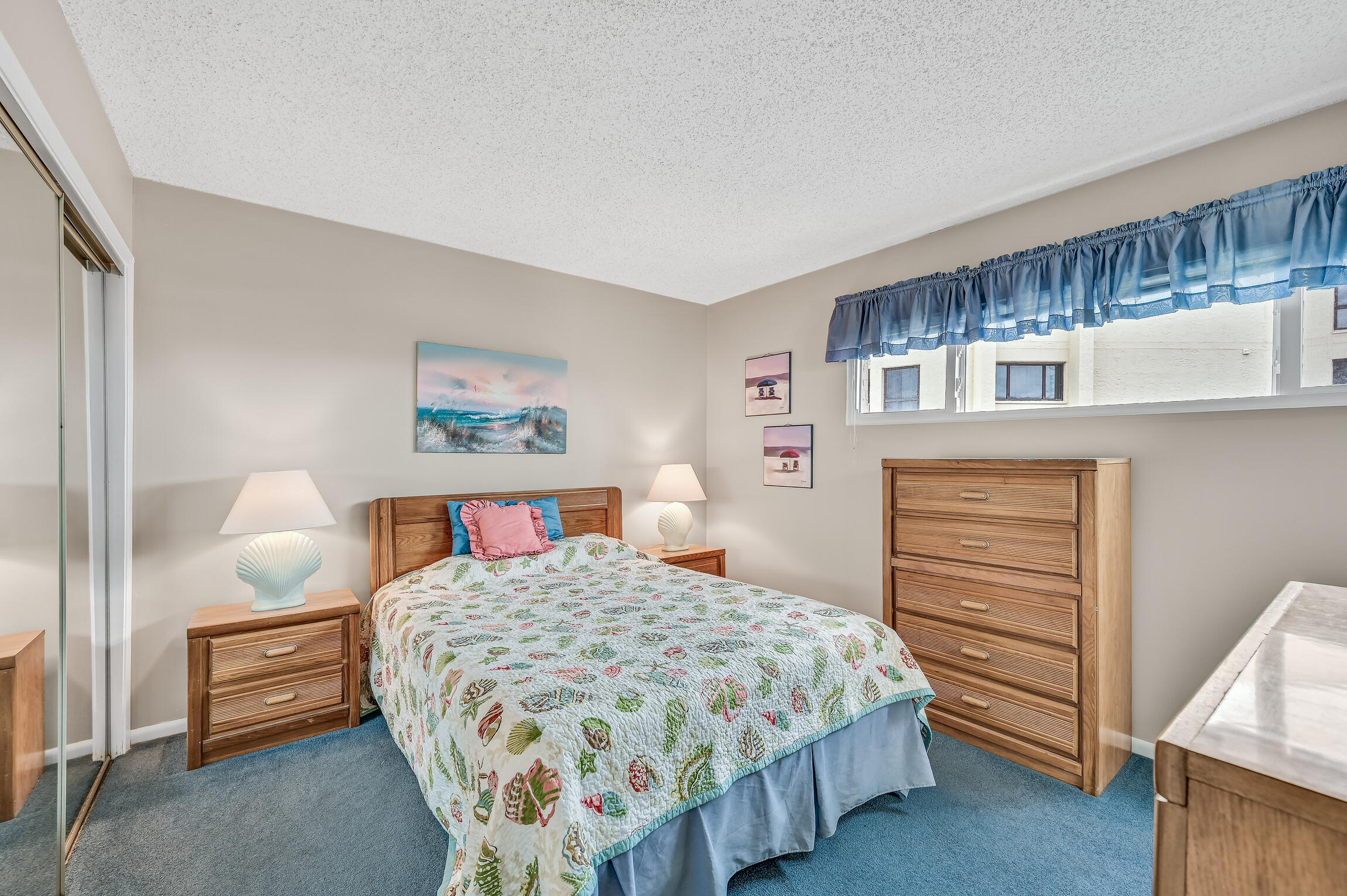 HOLIDAY SURF & RACQUET CLUB - Residential