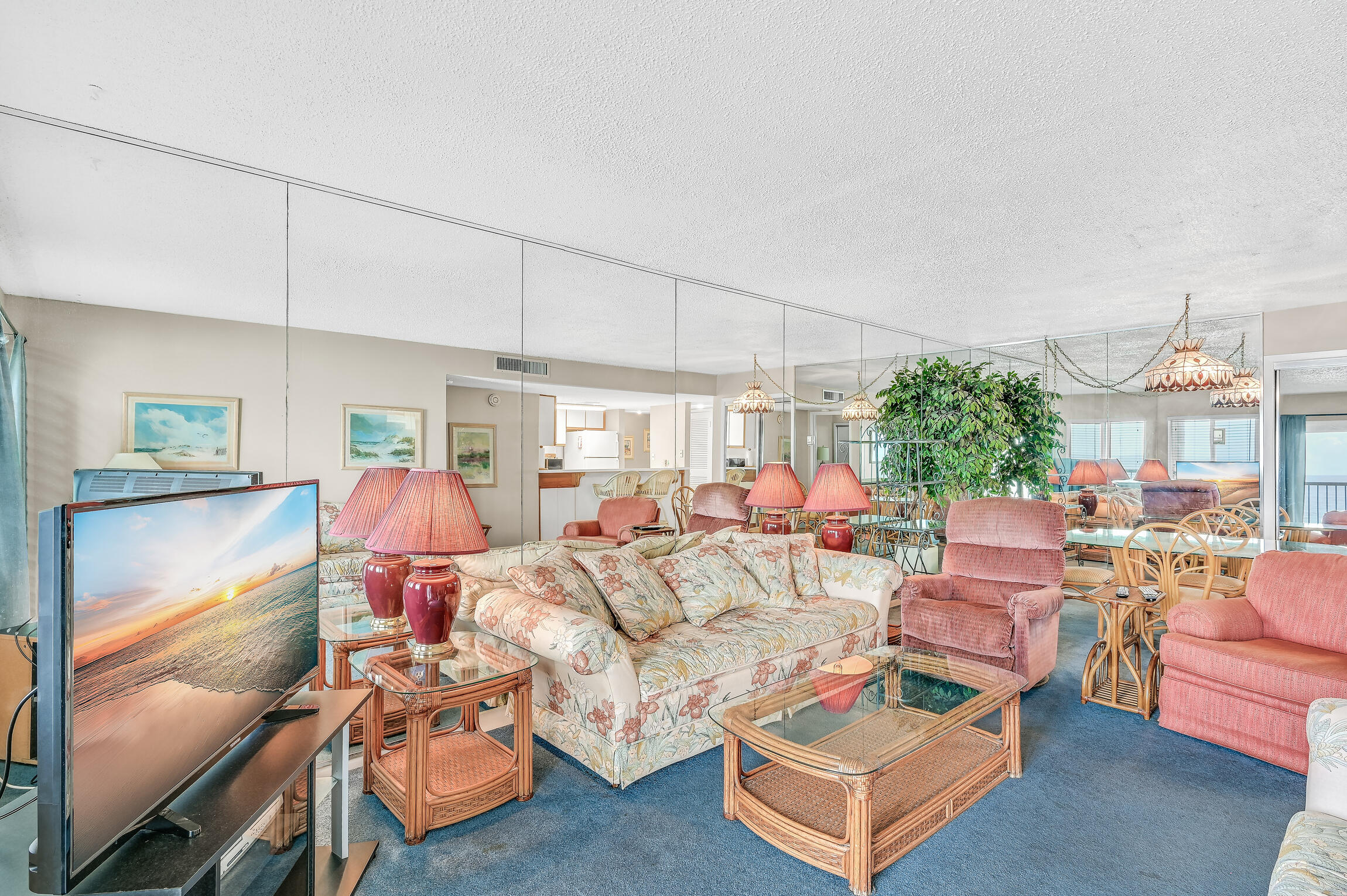 HOLIDAY SURF & RACQUET CLUB - Residential