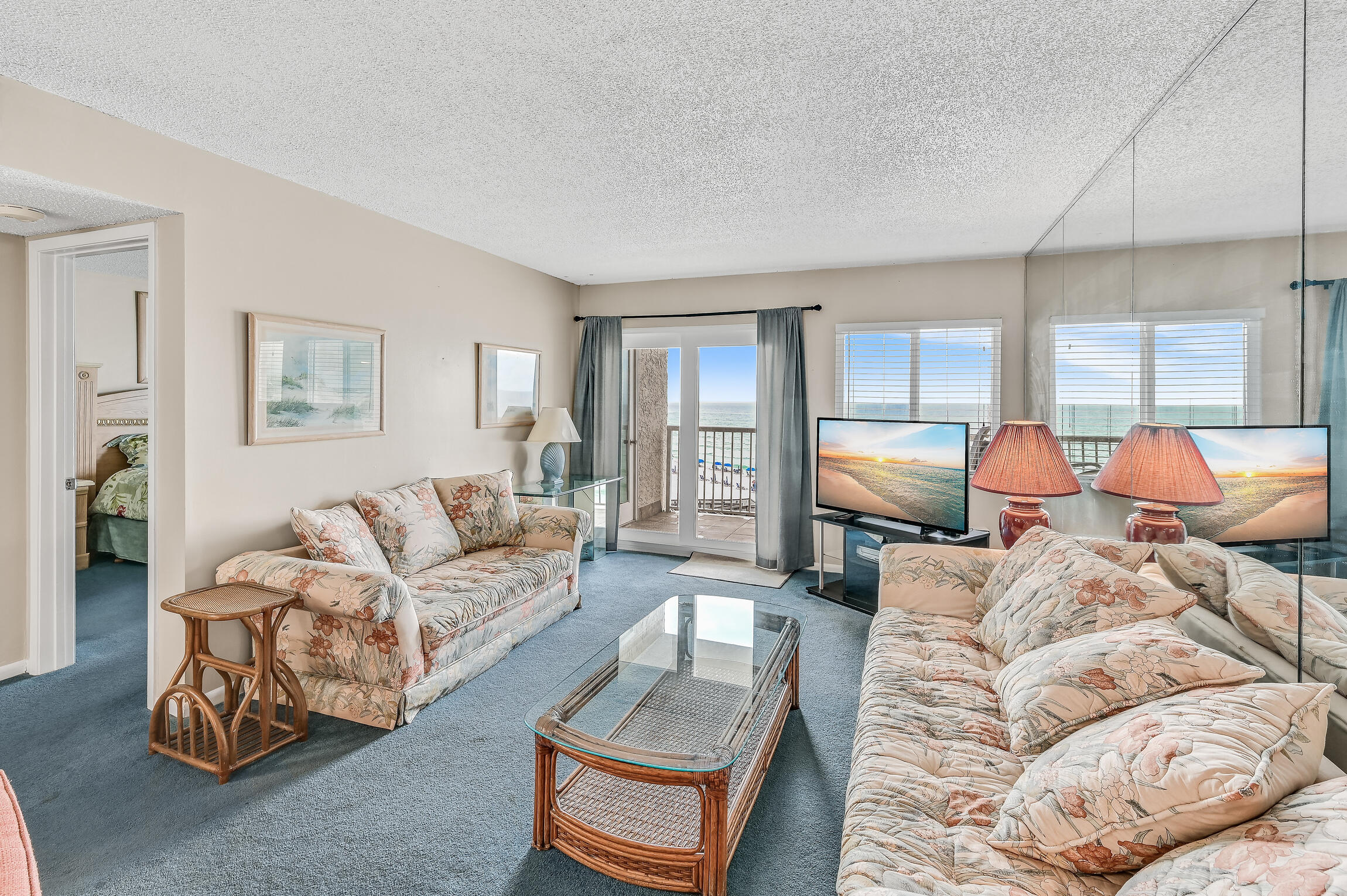 HOLIDAY SURF & RACQUET CLUB - Residential