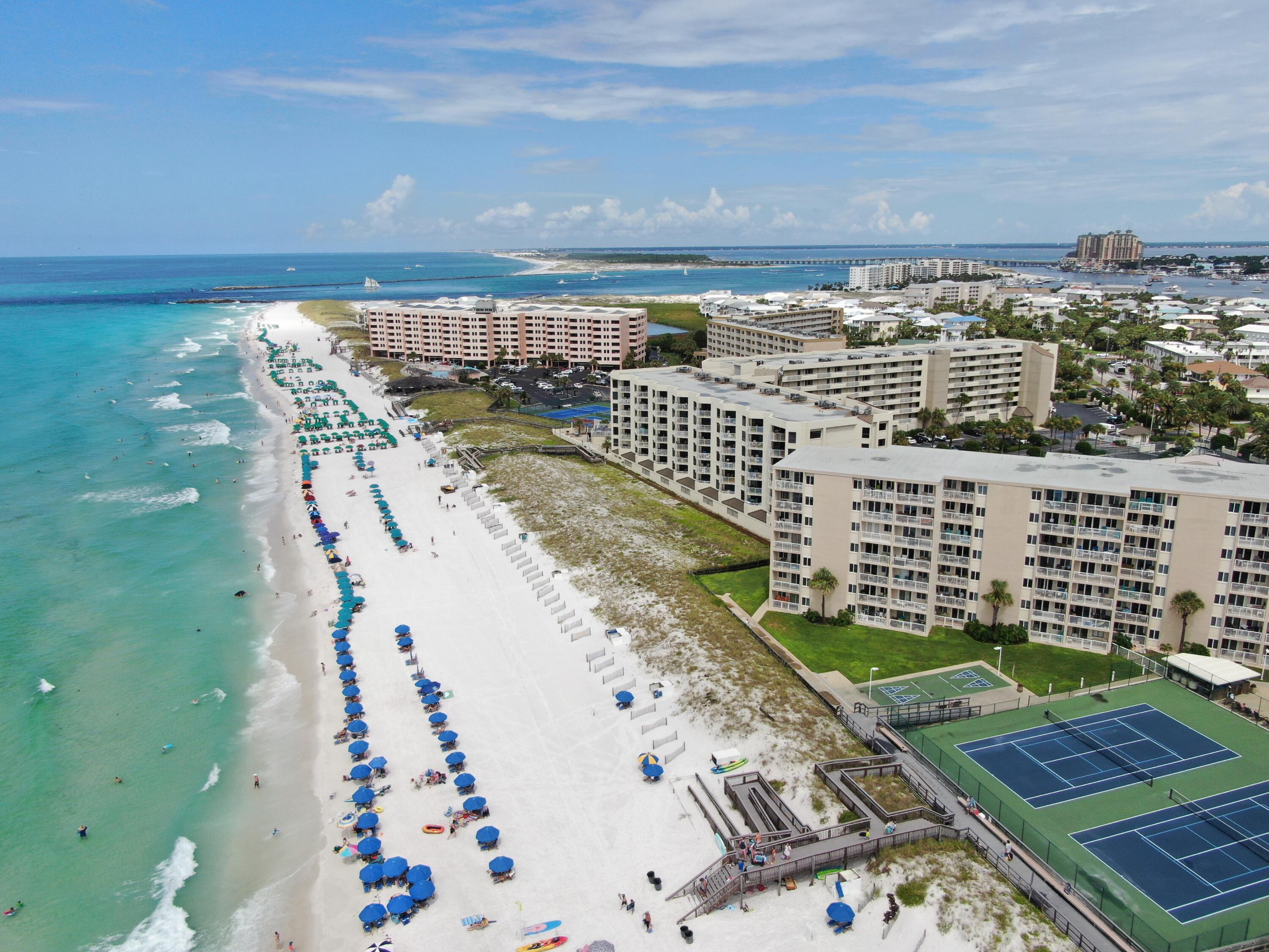HOLIDAY SURF & RACQUET CLUB - Residential