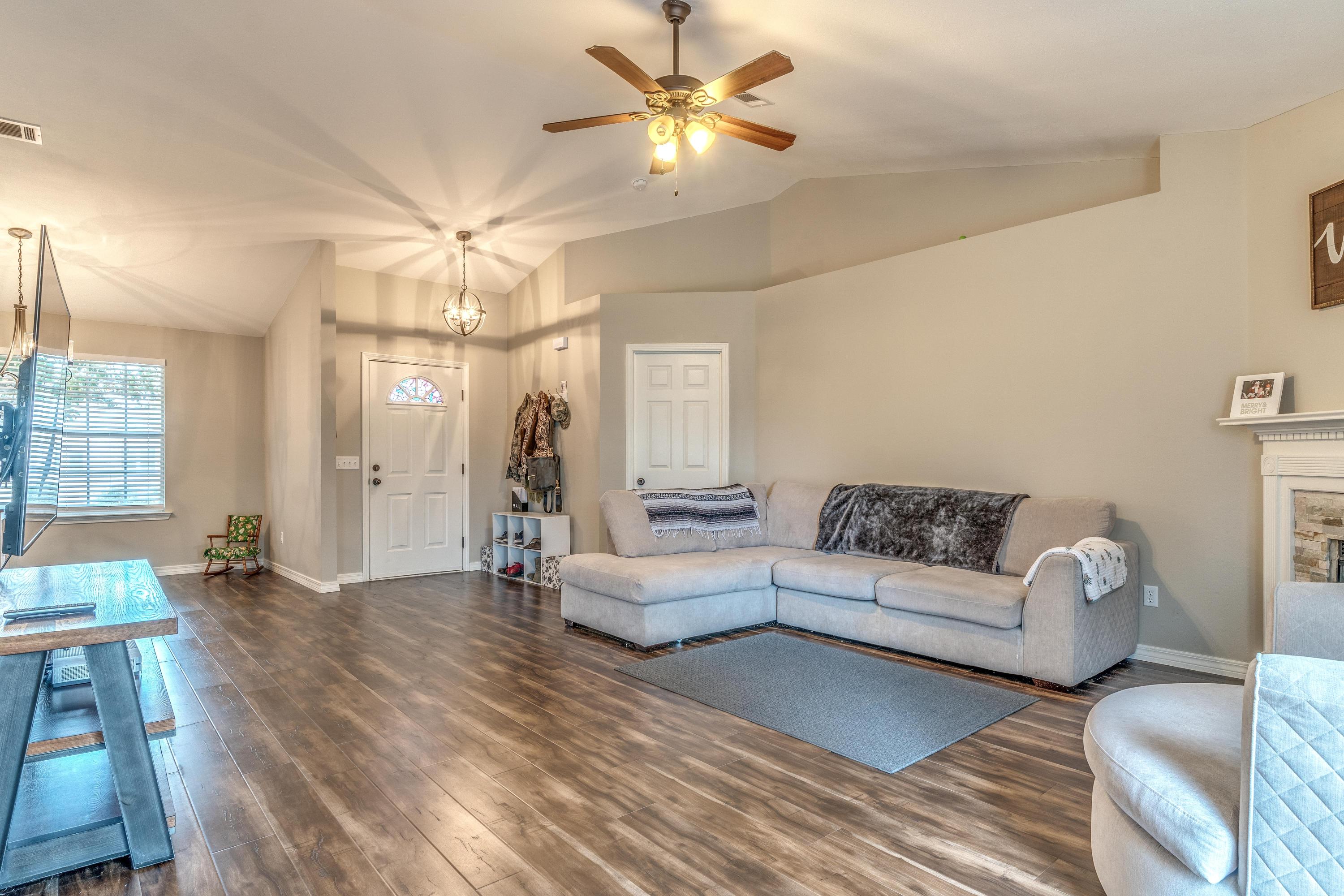 COUNTRY BREEZE ESTATES - Residential