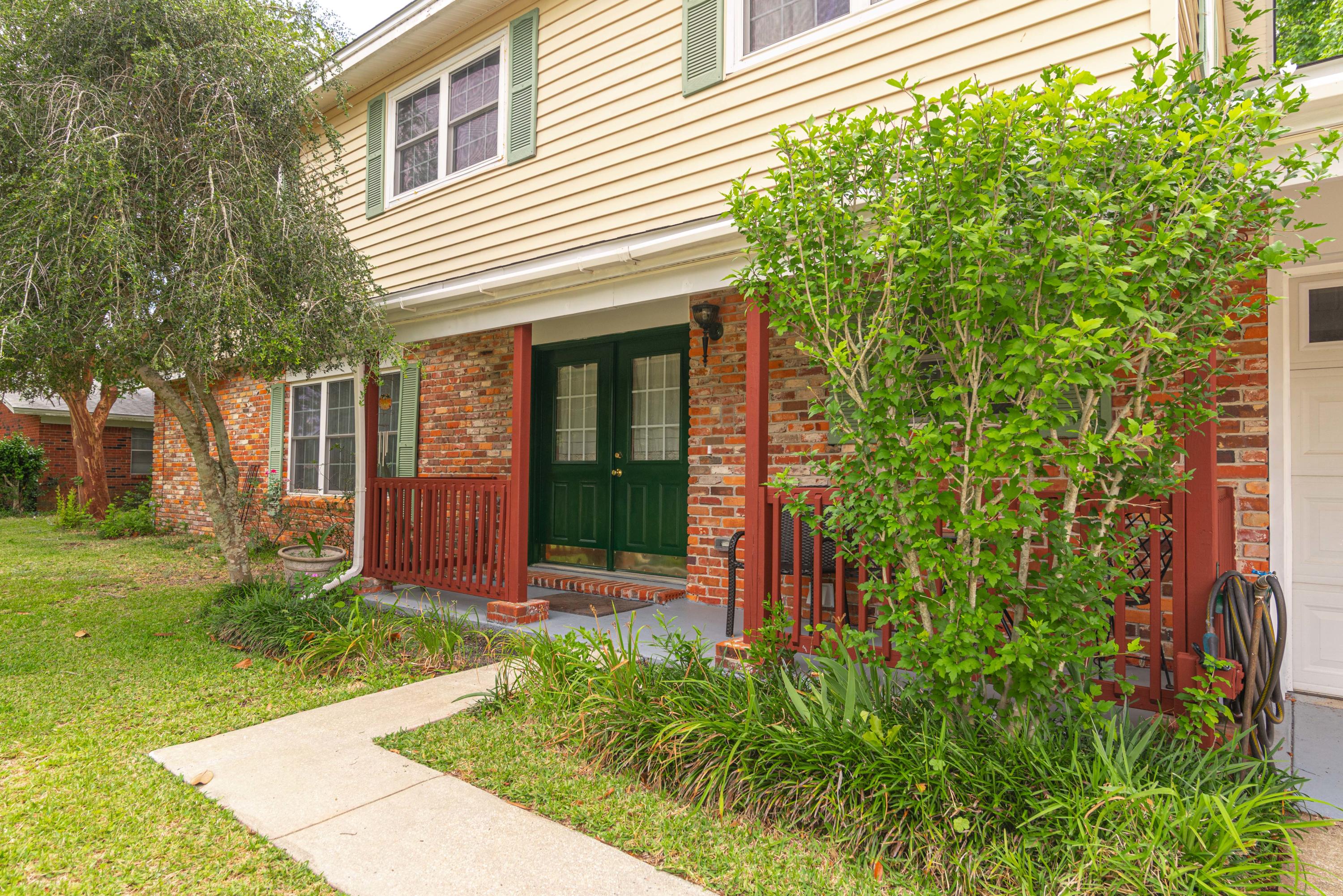 COUNTRY CLUB ESTATES 1ST ADDN - Residential